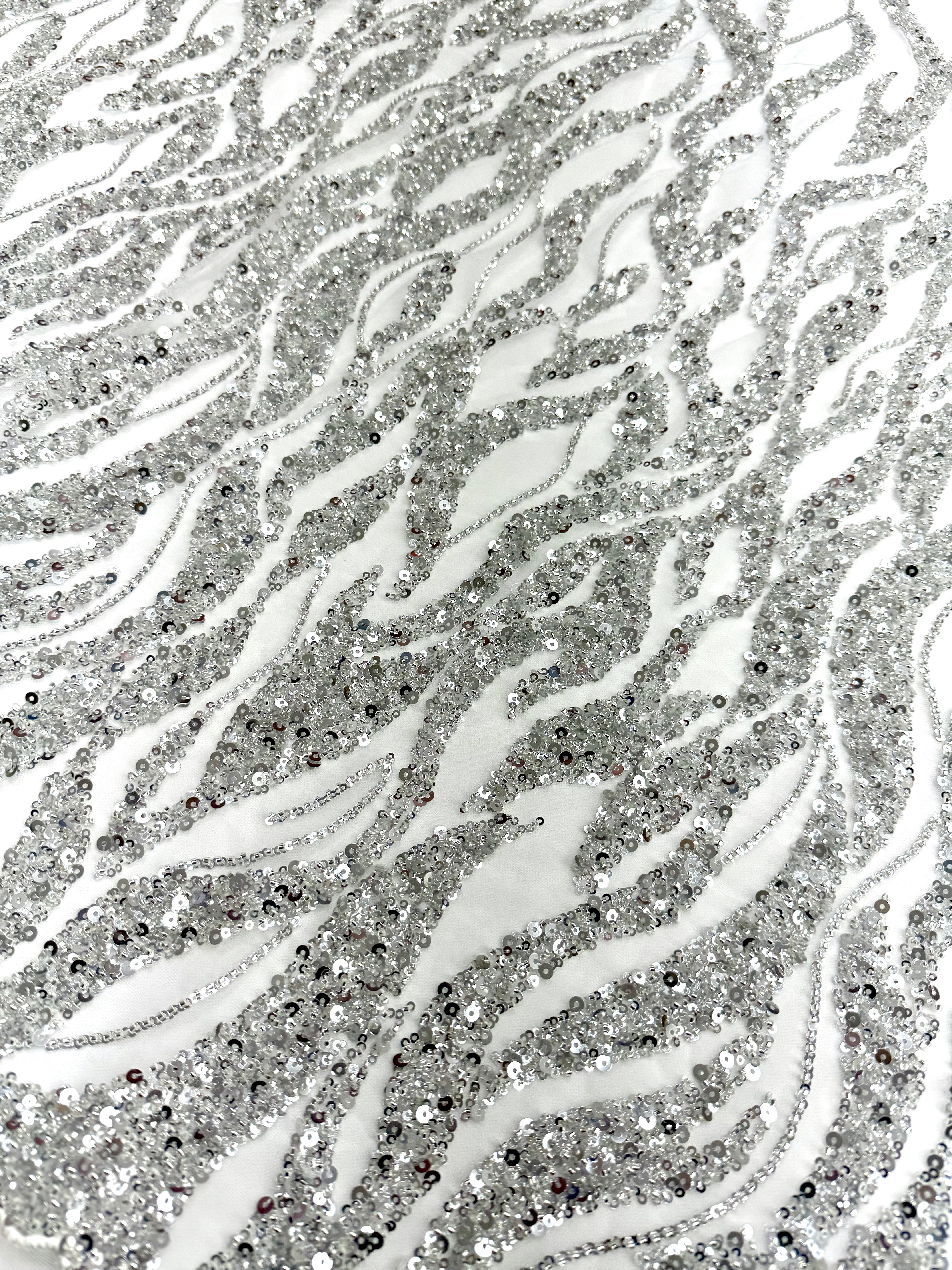 Dantela Couture Argintie pe Tulle Ivory cu Siraguri, cu Margele si Paiete