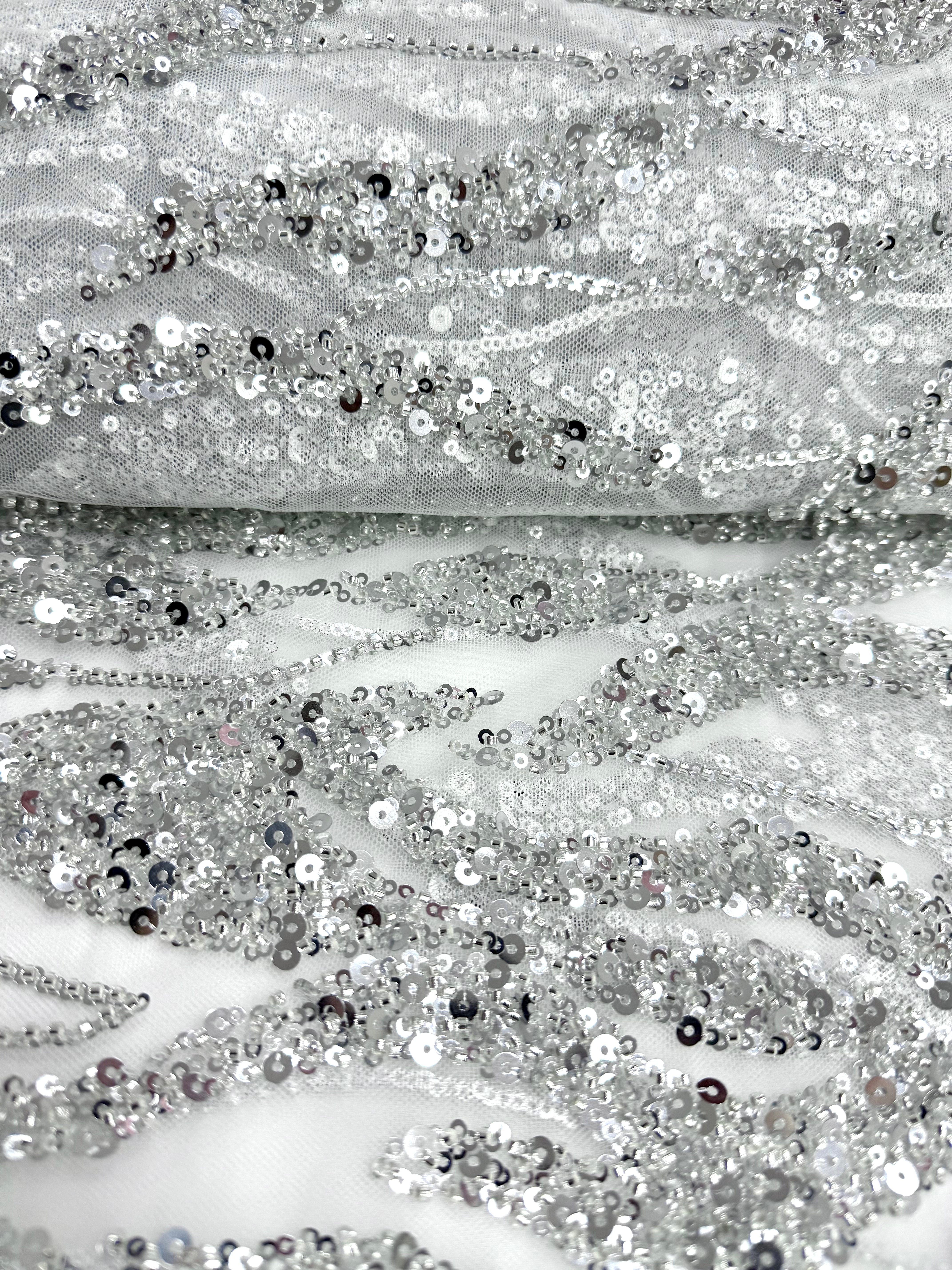 Dantela Couture Argintie pe Tulle Ivory cu Siraguri, cu Margele si Paiete