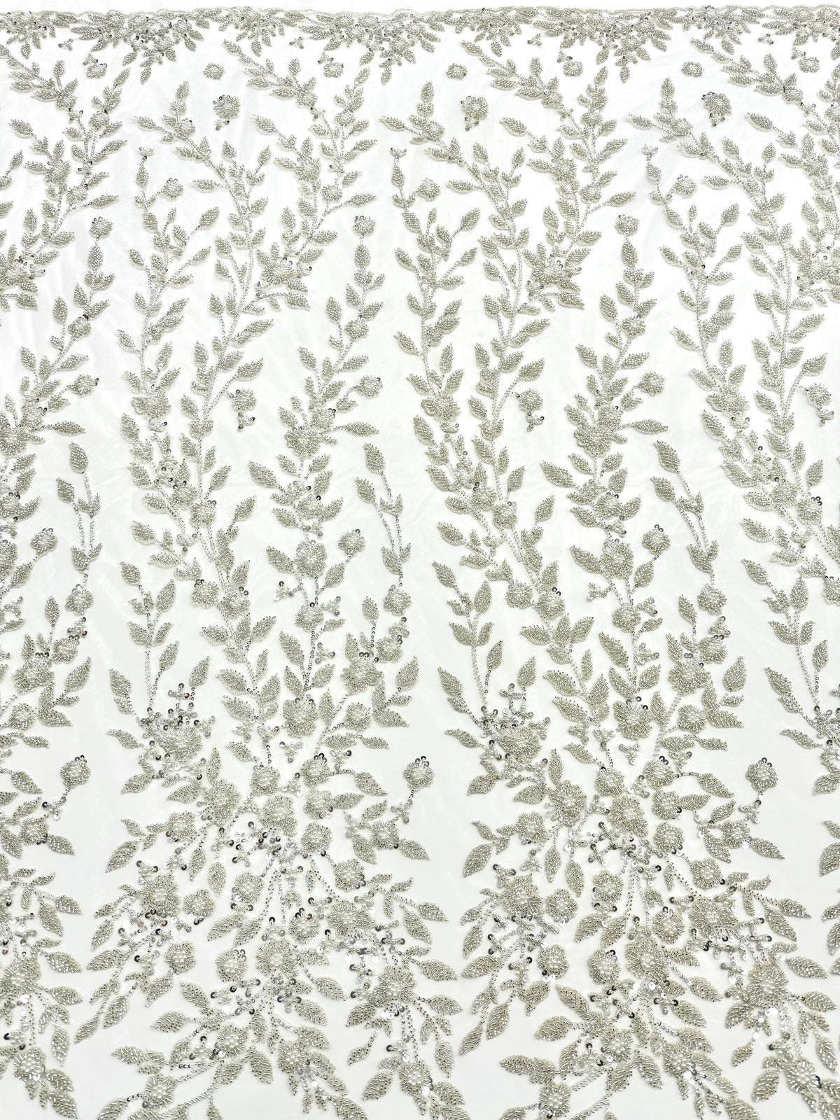 Couture Csipke ezüstös kivitelű, Ivory tüllön virágmintával, gyöngyökkel, gyöngyöcskékkel és flitterekkel