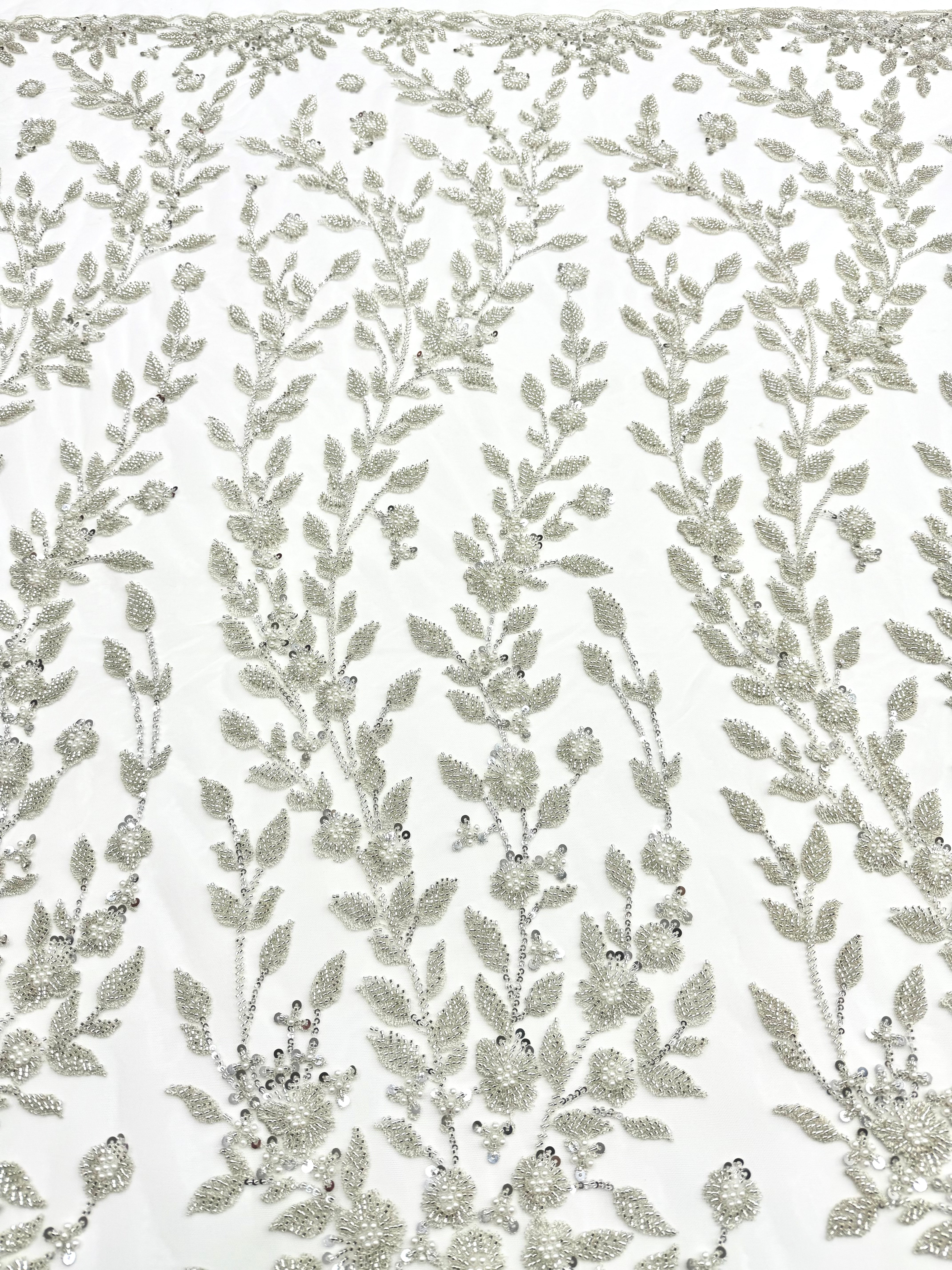 Couture Csipke ezüstös kivitelű, Ivory tüllön virágmintával, gyöngyökkel, gyöngyöcskékkel és flitterekkel