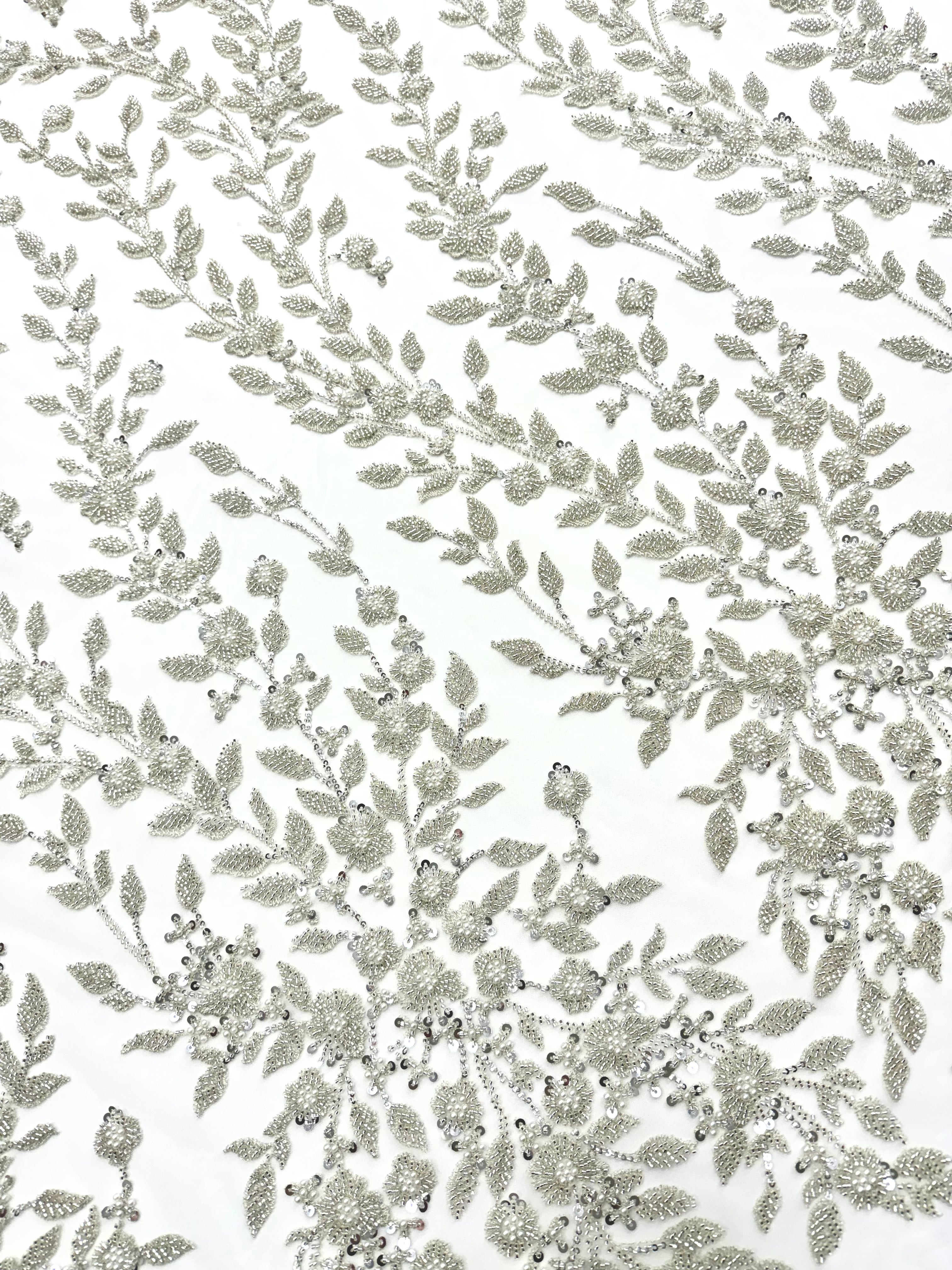 Couture Csipke ezüstös kivitelű, Ivory tüllön virágmintával, gyöngyökkel, gyöngyöcskékkel és flitterekkel