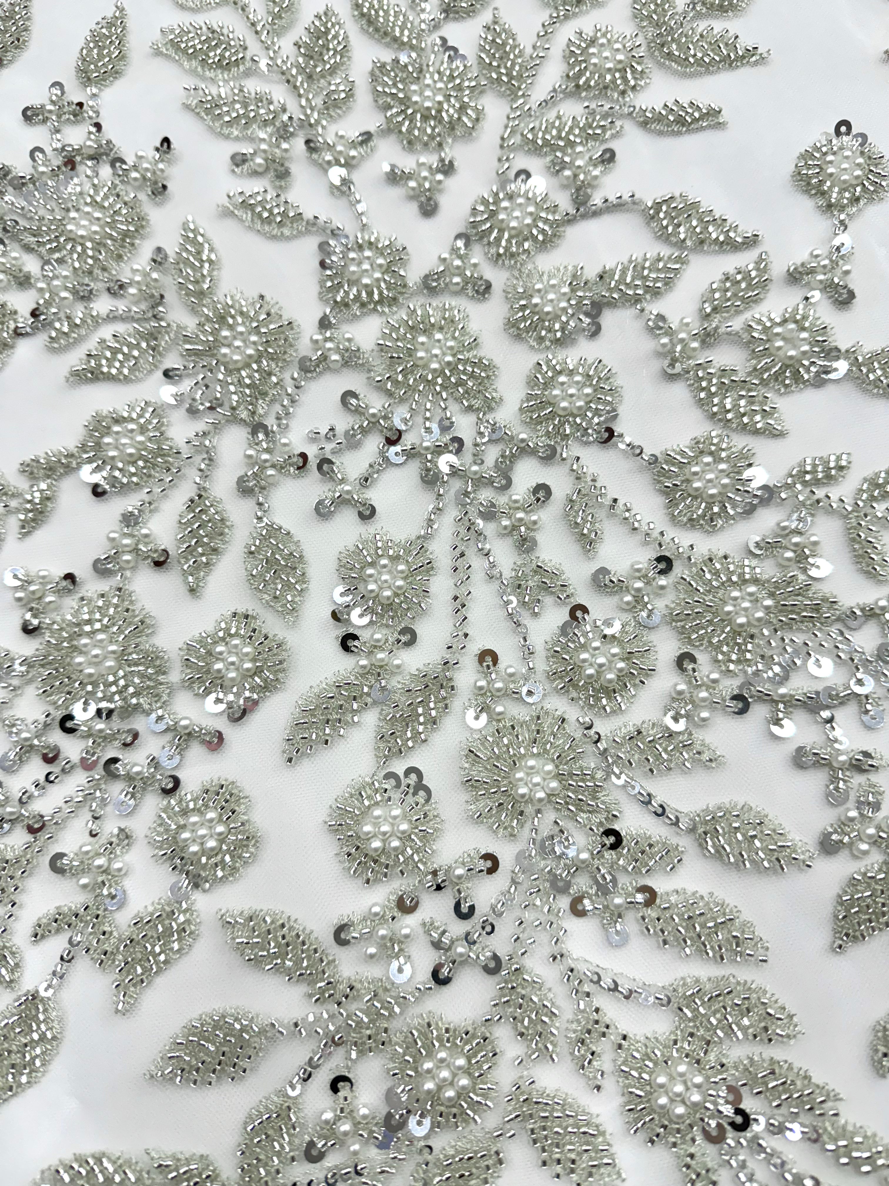 Dantela Couture Argintie pe Tulle Ivory cu Model Floral, Perle, Margele si Paiete