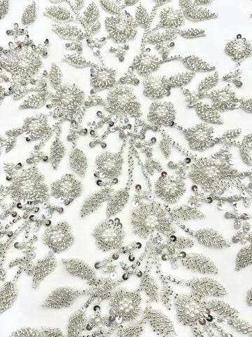 Couture Csipke ezüstös kivitelű, Ivory tüllön virágmintával, gyöngyökkel, gyöngyöcskékkel és flitterekkel