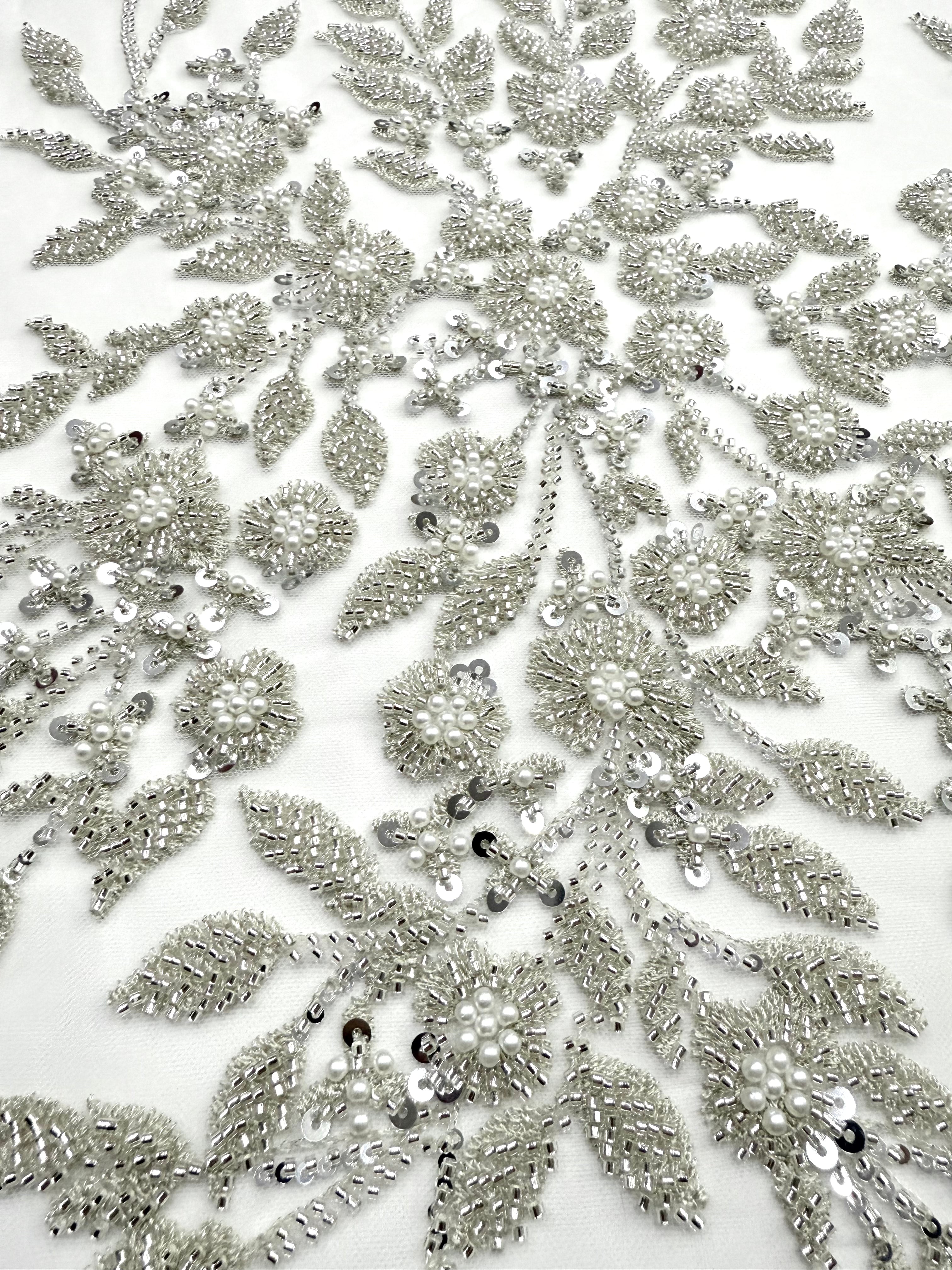 Dantela Couture Argintie pe Tulle Ivory cu Model Floral, Perle, Margele si Paiete