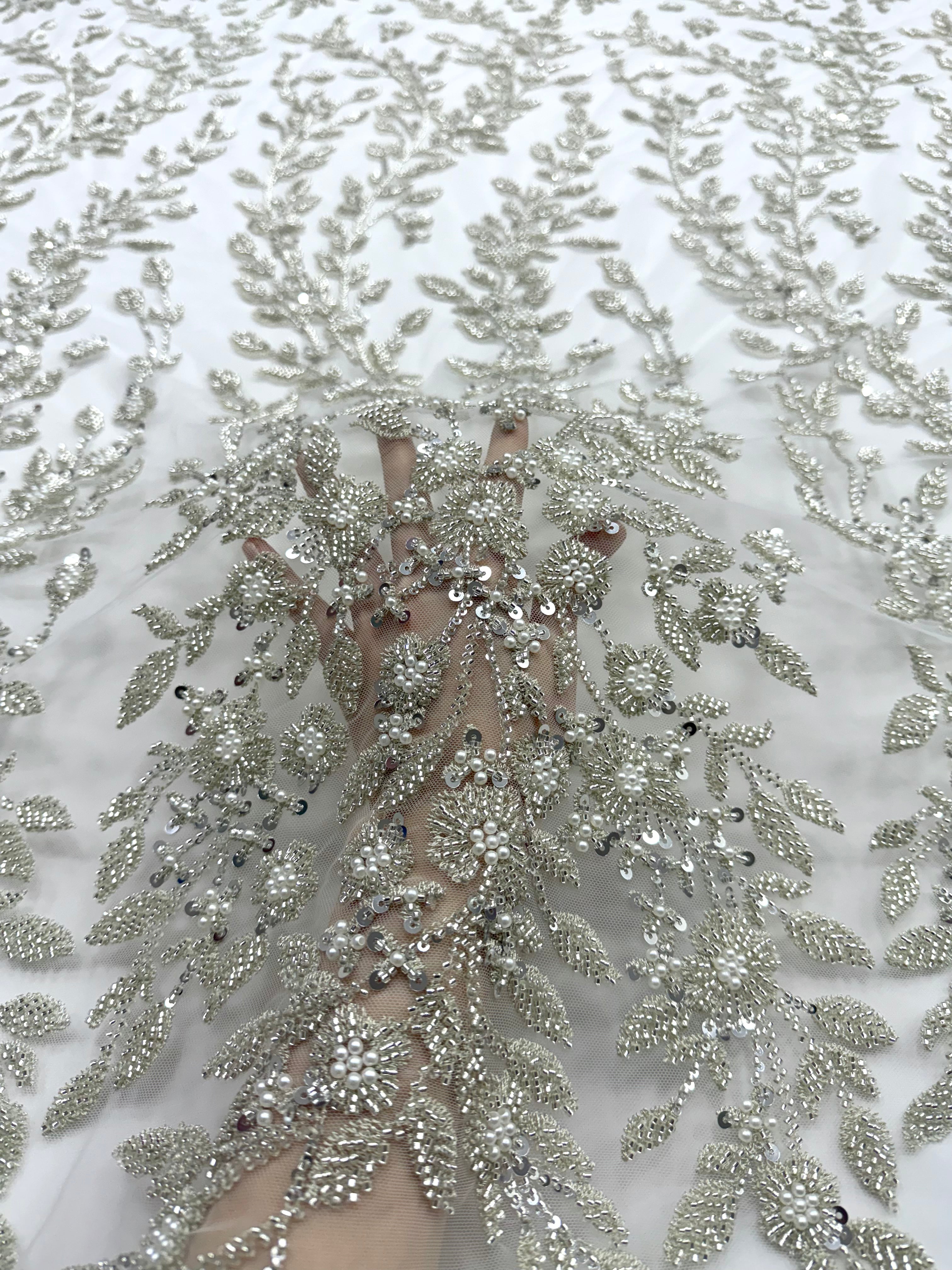 Dantela Couture Argintie pe Tulle Ivory cu Model Floral, Perle, Margele si Paiete