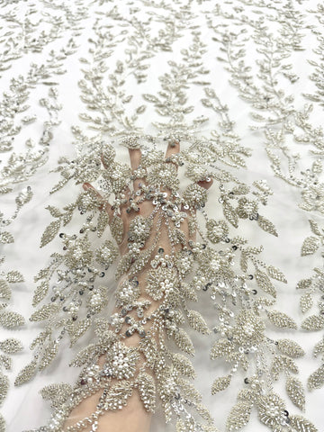 Couture Csipke ezüstös kivitelű, Ivory tüllön virágmintával, gyöngyökkel, gyöngyöcskékkel és flitterekkel