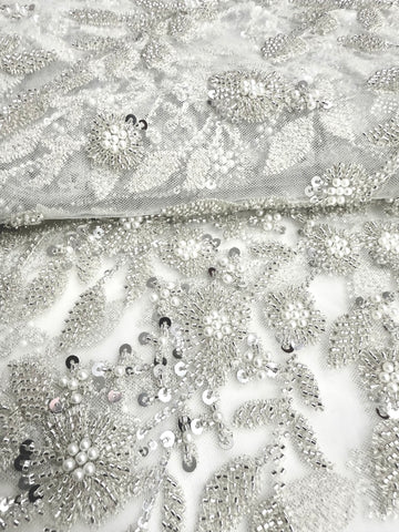 Couture Csipke ezüstös kivitelű, Ivory tüllön virágmintával, gyöngyökkel, gyöngyöcskékkel és flitterekkel