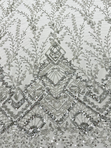 Csipke Couture ezüst színben, elefántcsont tüllön, geometrikus mintával, gyöngyökkel és flitterekkel