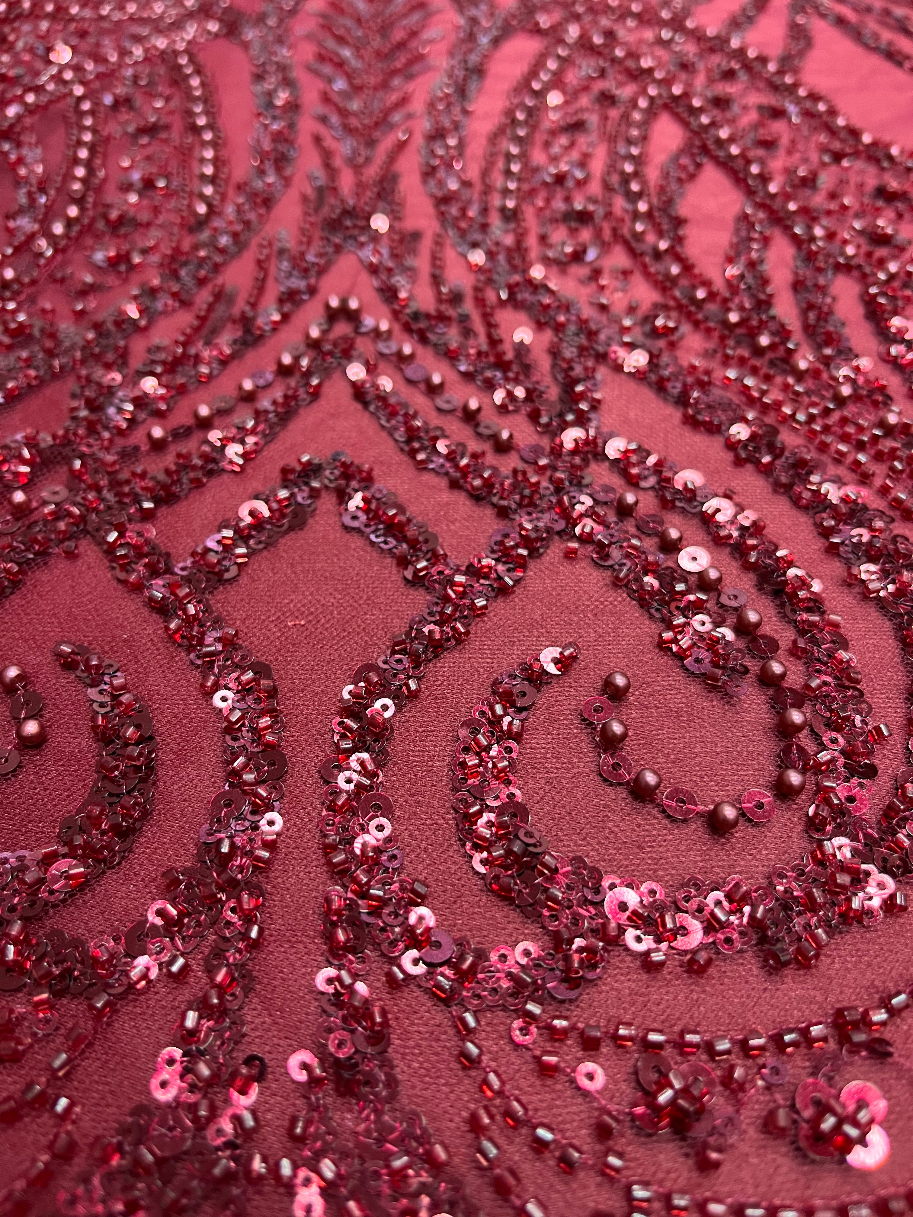 Dantela Couture Bordeaux geometriai mintával, gyöngyökkel, gyöngyöcskékkel és flitterekkel