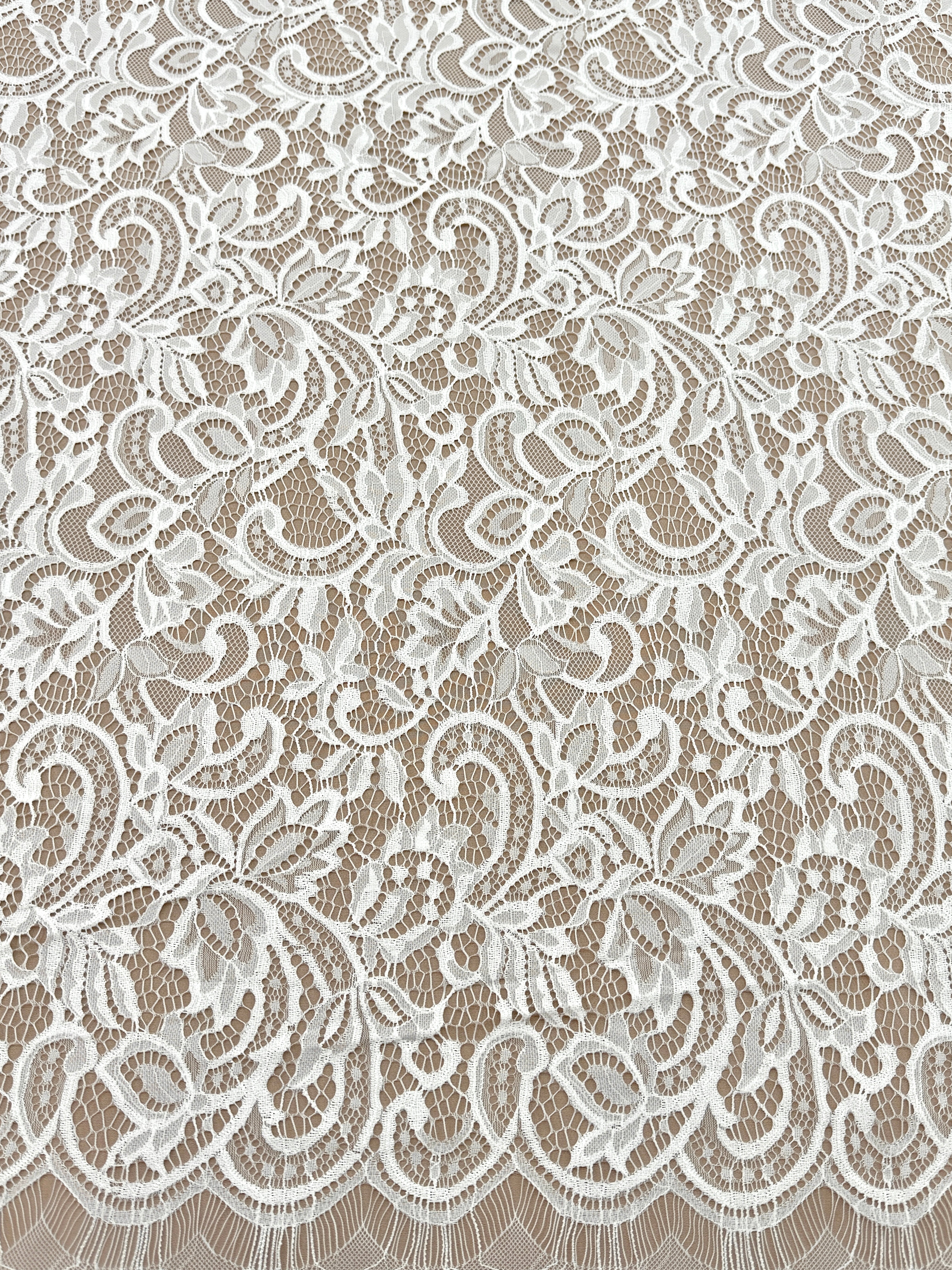 Csipke Chantilly Ivory - 3 m-es darab