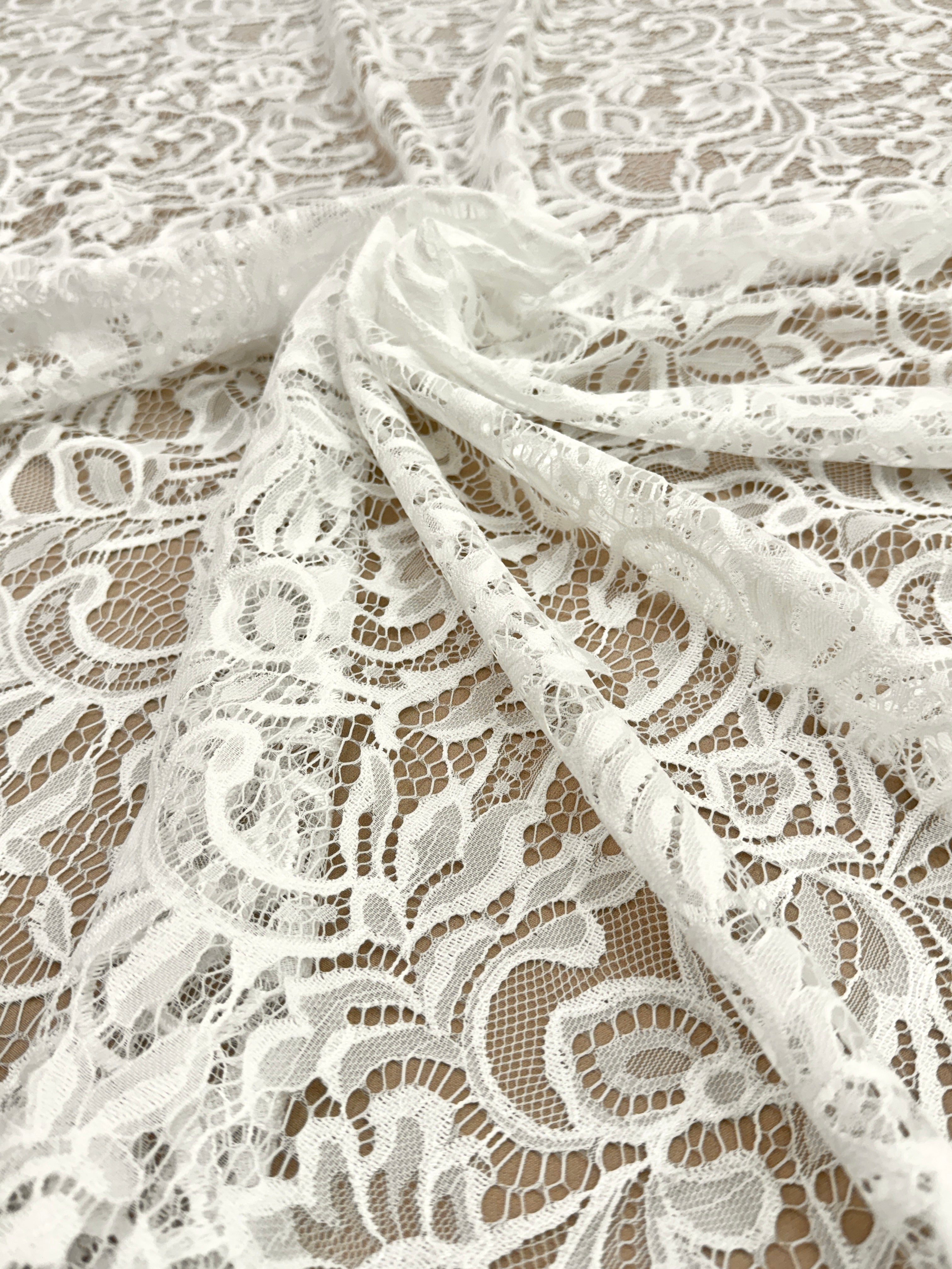 Csipke Chantilly Ivory - 3 m-es darab