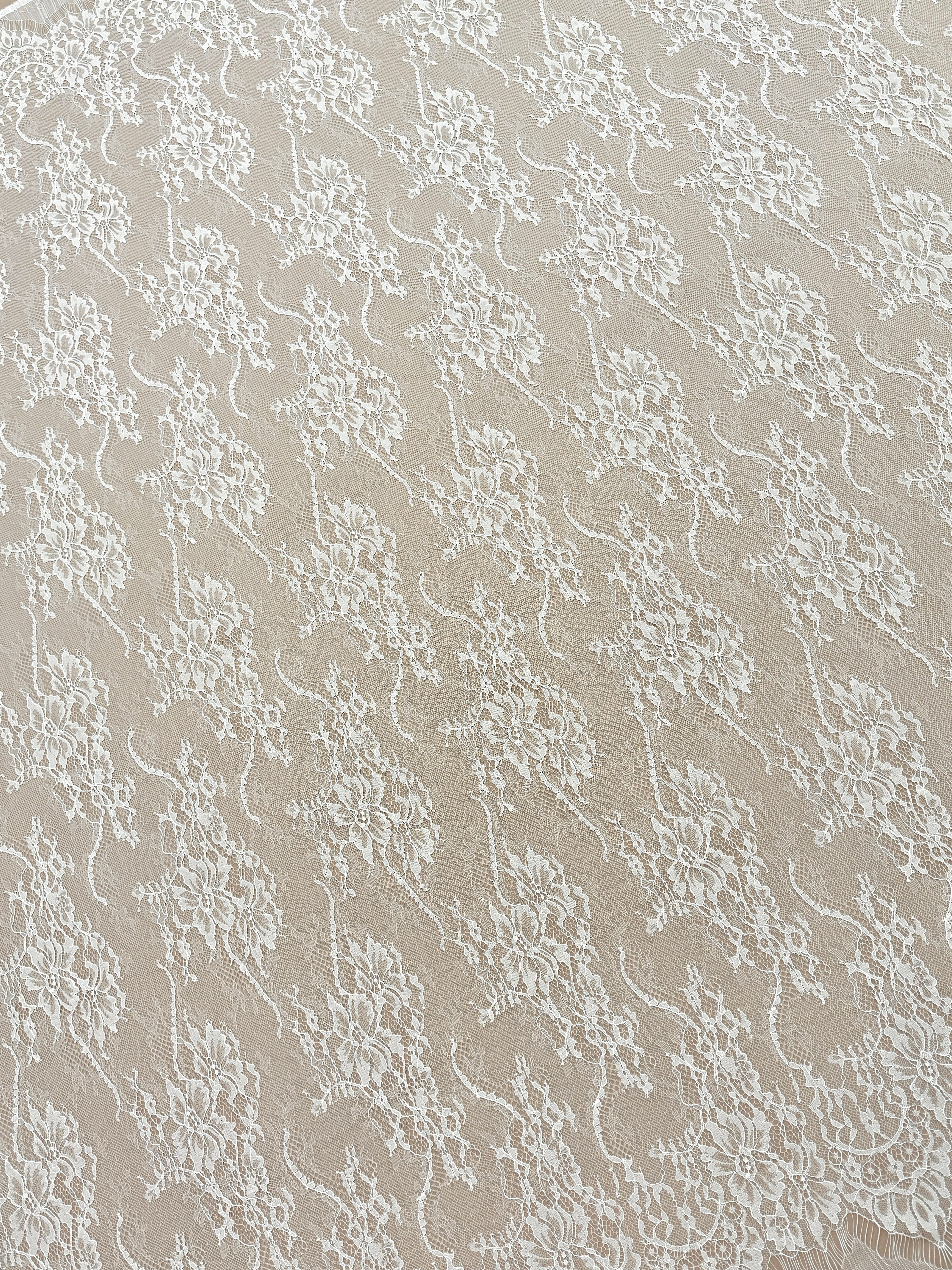 Csipke Chantilly Ivory - 3 m darab