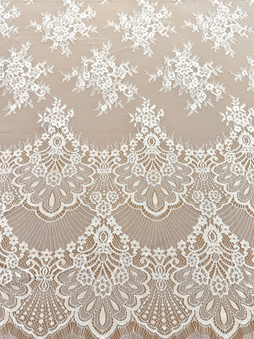 Csipke Chantilly Ivory - 3 m darab