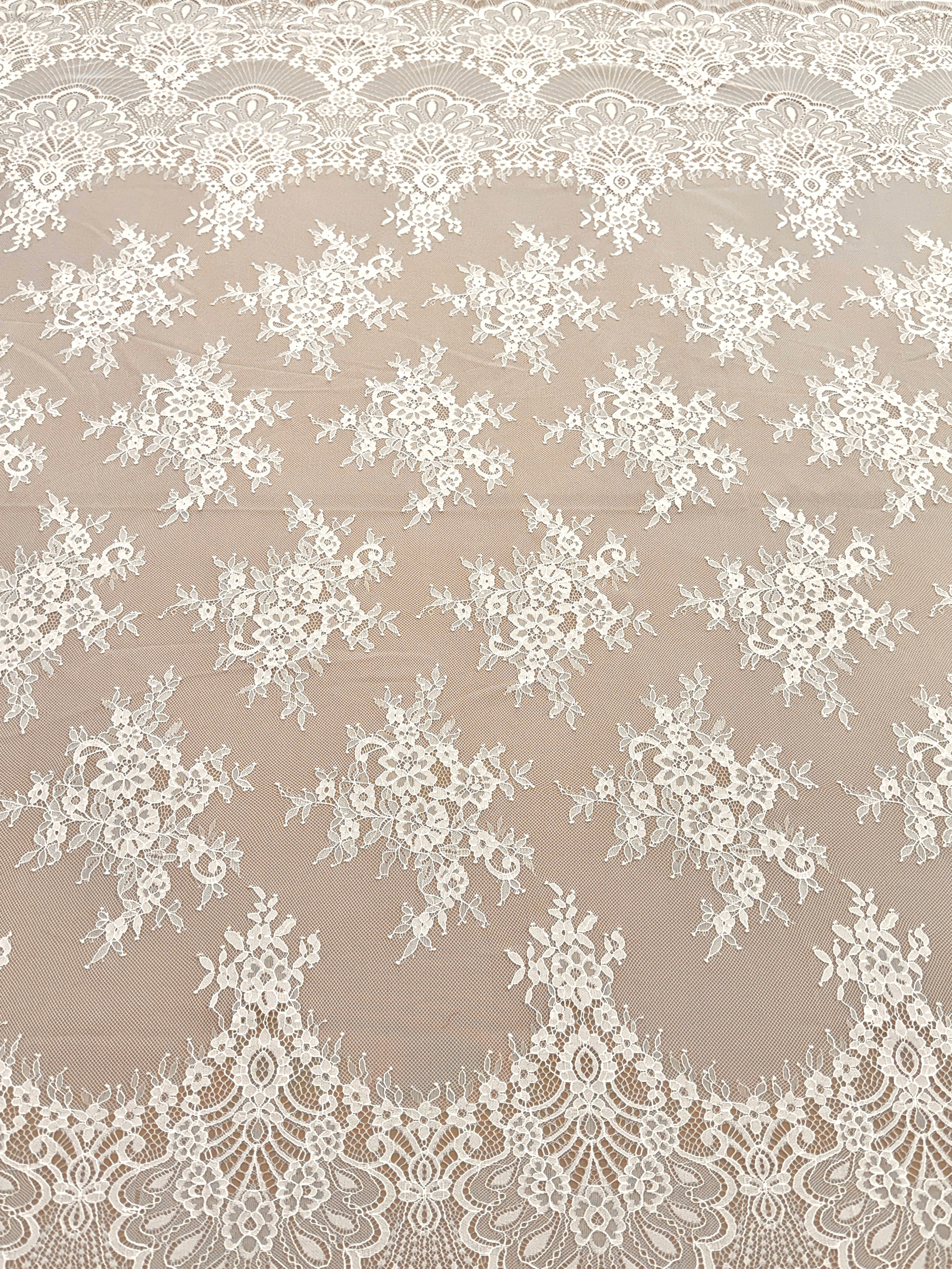 Csipke Chantilly Ivory - 3 m darab