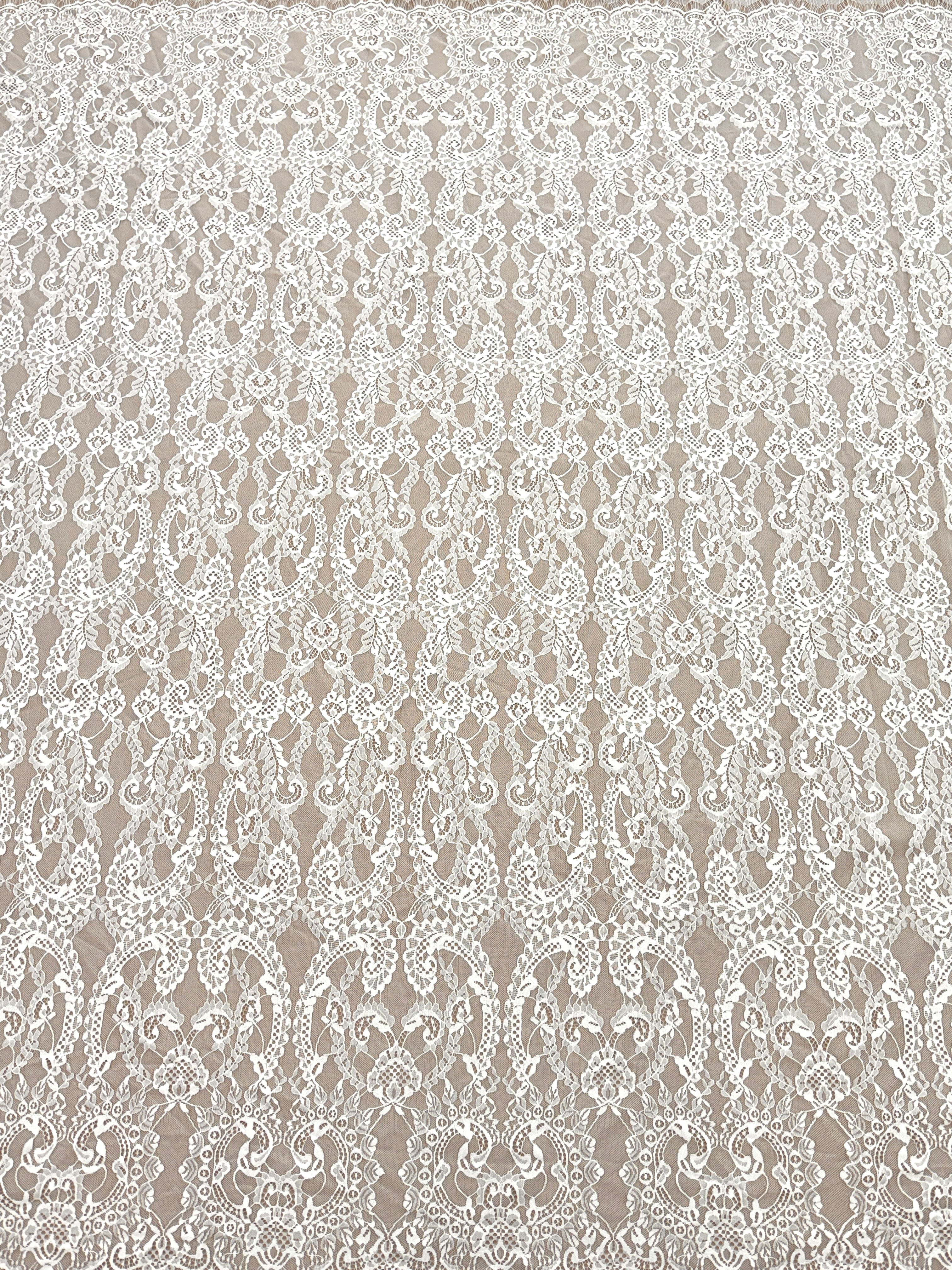 Csipke Chantilly Ivory - 3 m darab