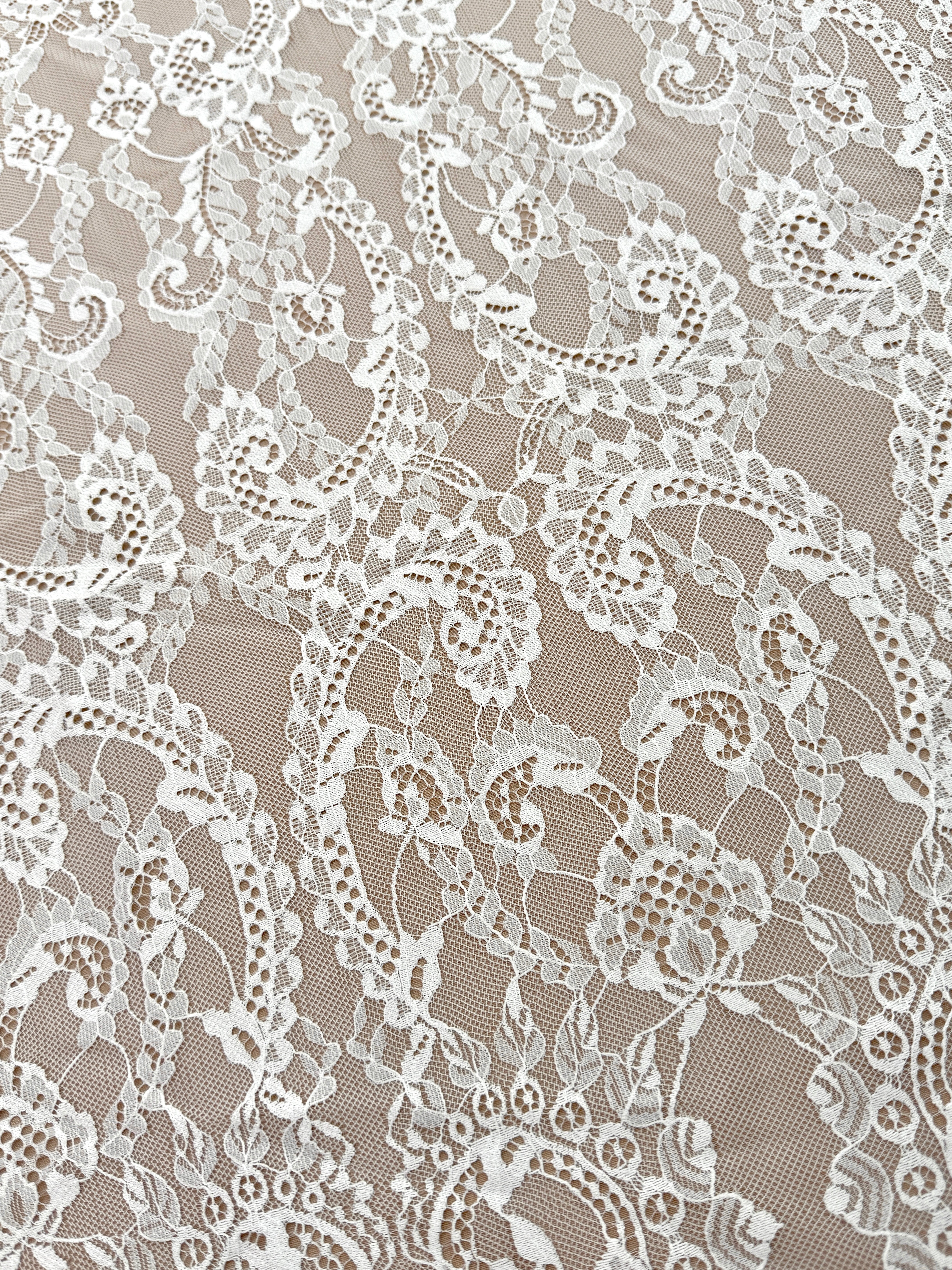 Csipke Chantilly Ivory - 3 m darab