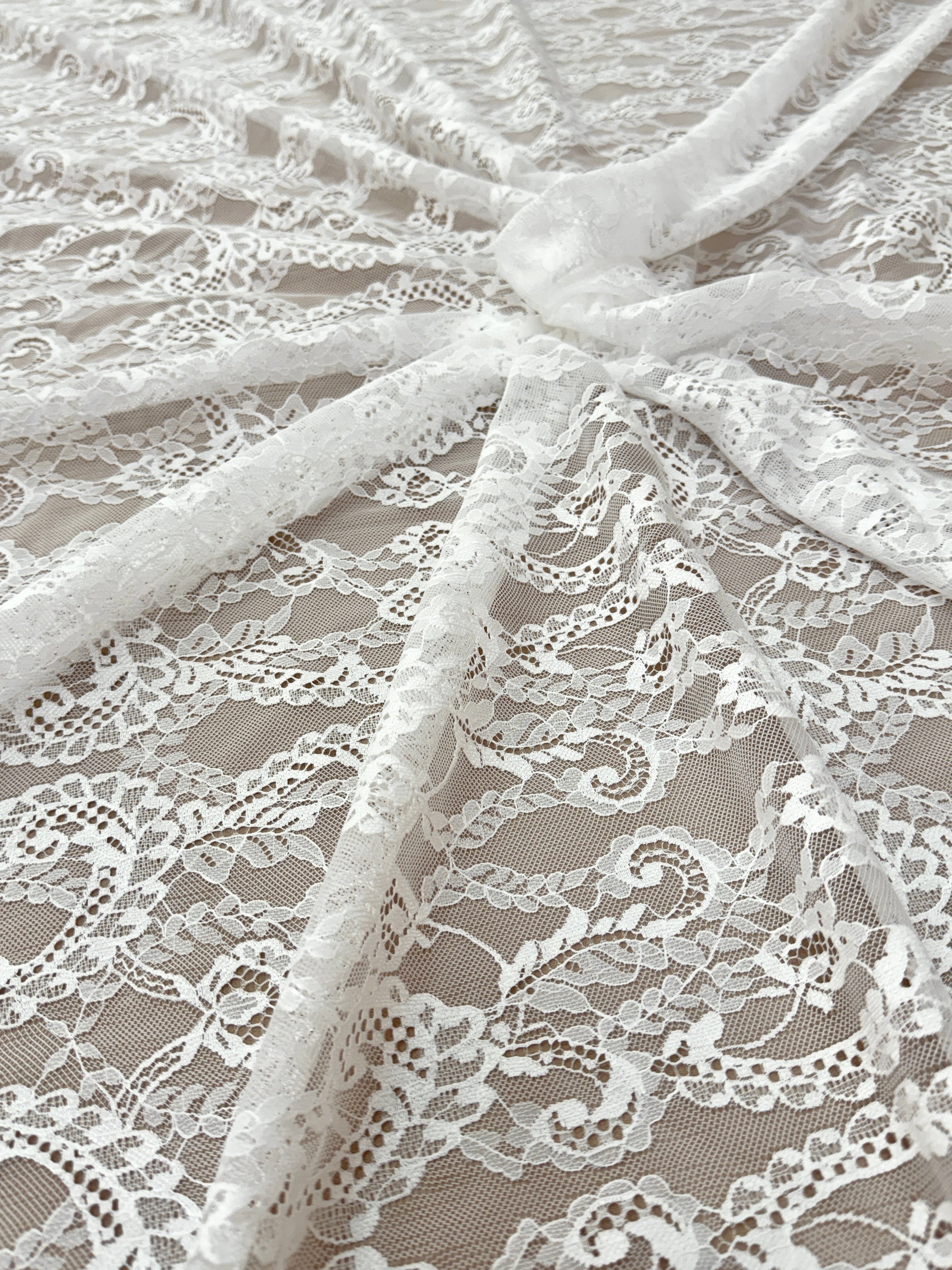 Csipke Chantilly Ivory - 3 m darab