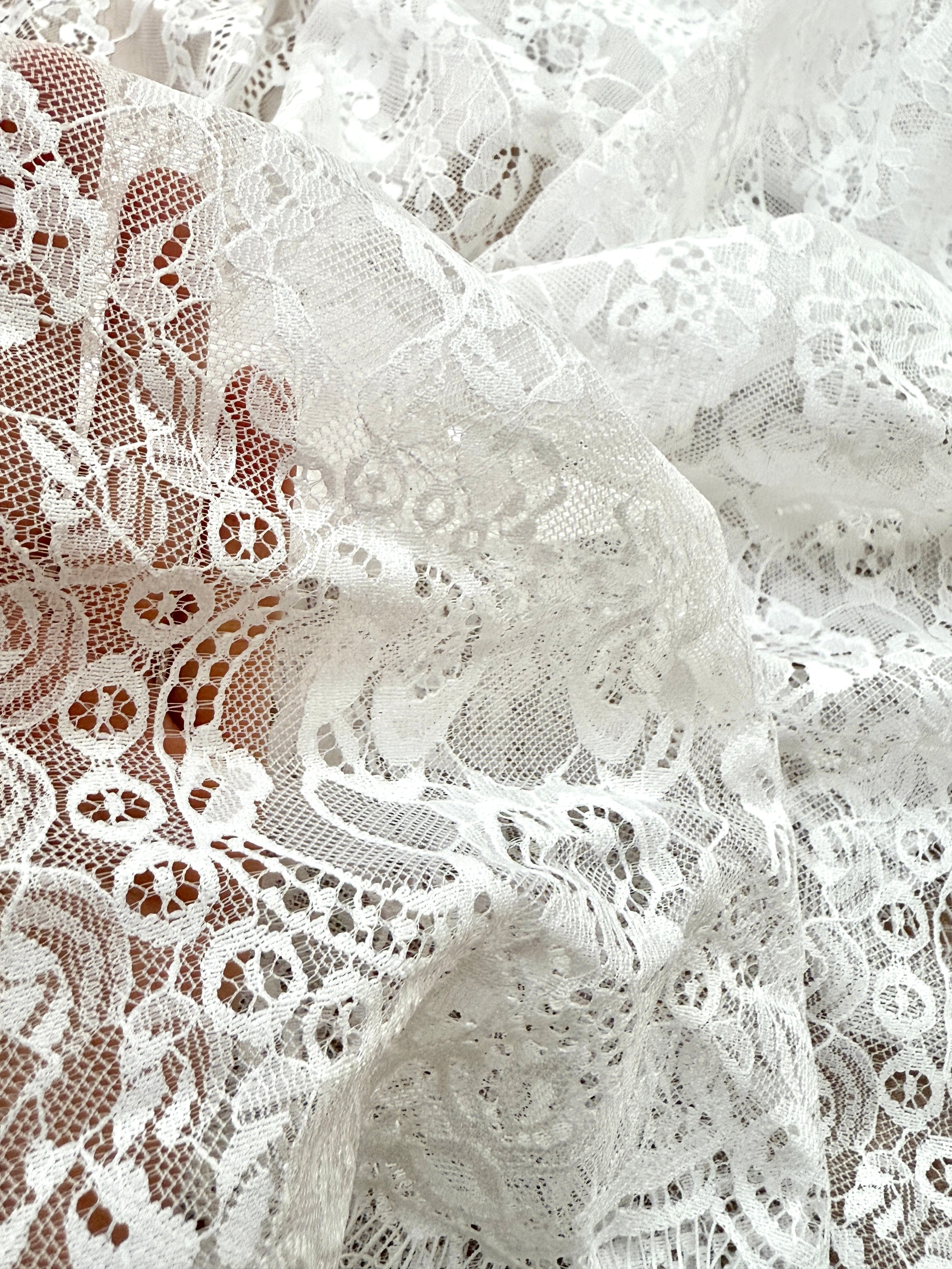 Csipke Chantilly Ivory - 3 m darab