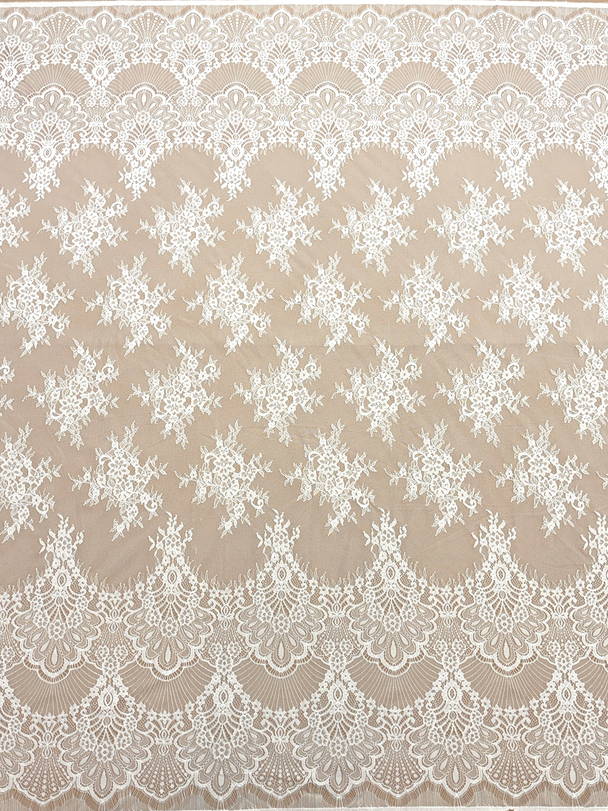 Csipke Chantilly Ivory - 3 m darab