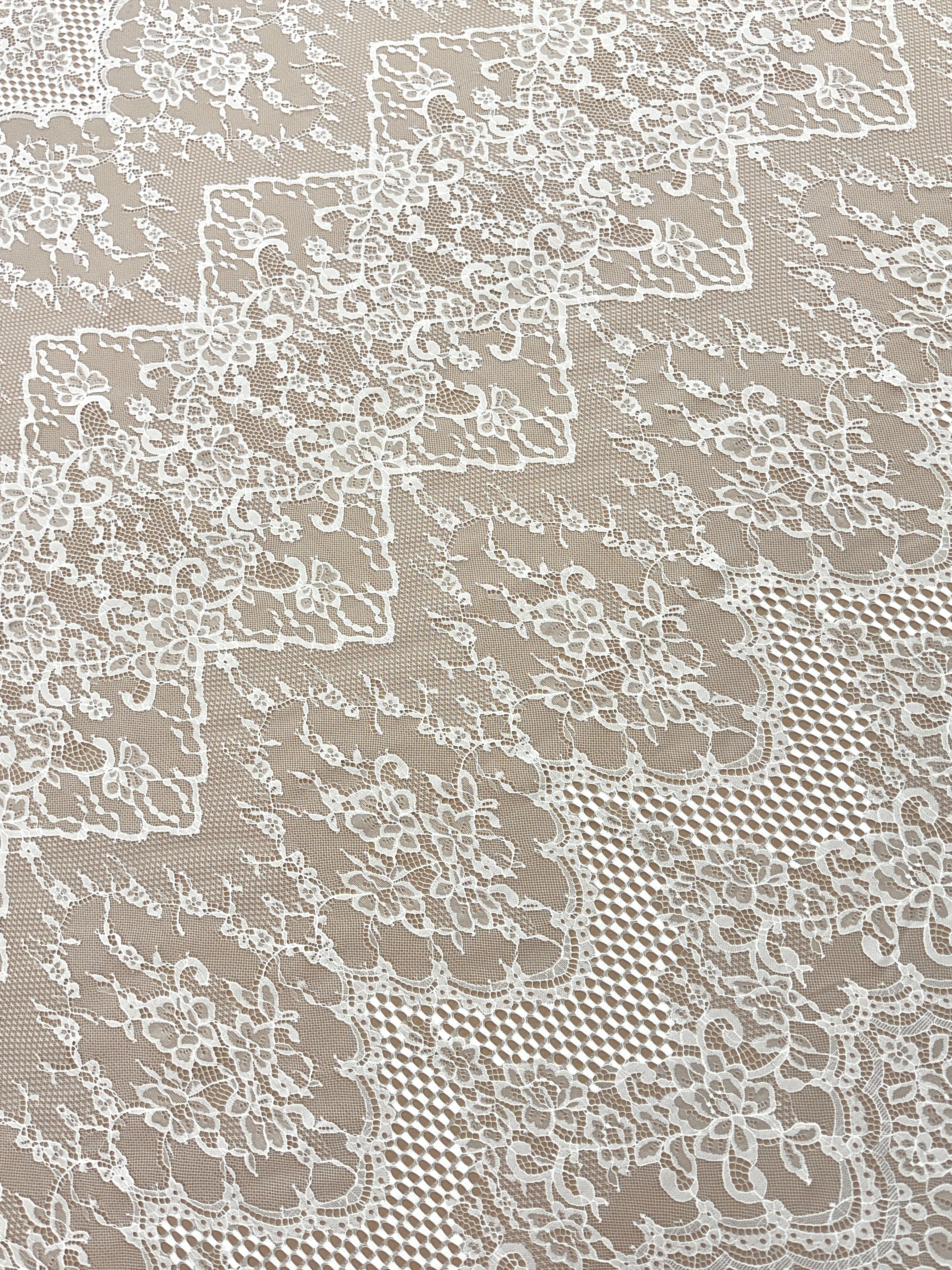 Csipke Chantilly Ivory - 3 m darab