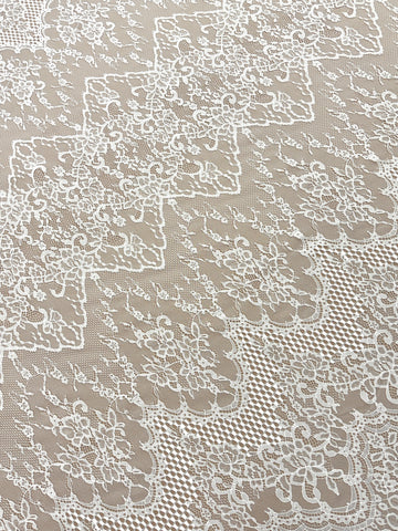 Csipke Chantilly Ivory - 3 m darab