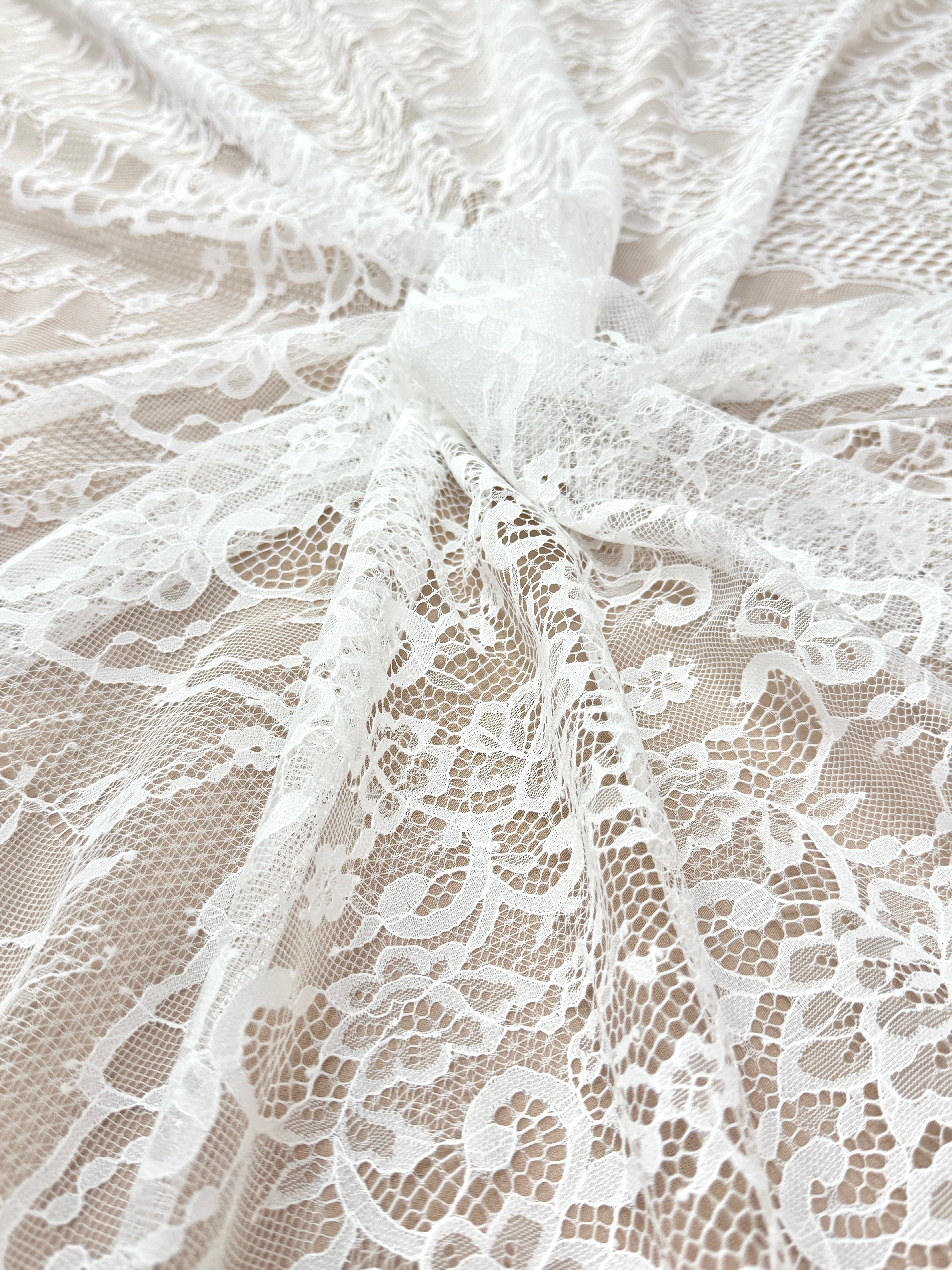 Csipke Chantilly Ivory - 3 m darab