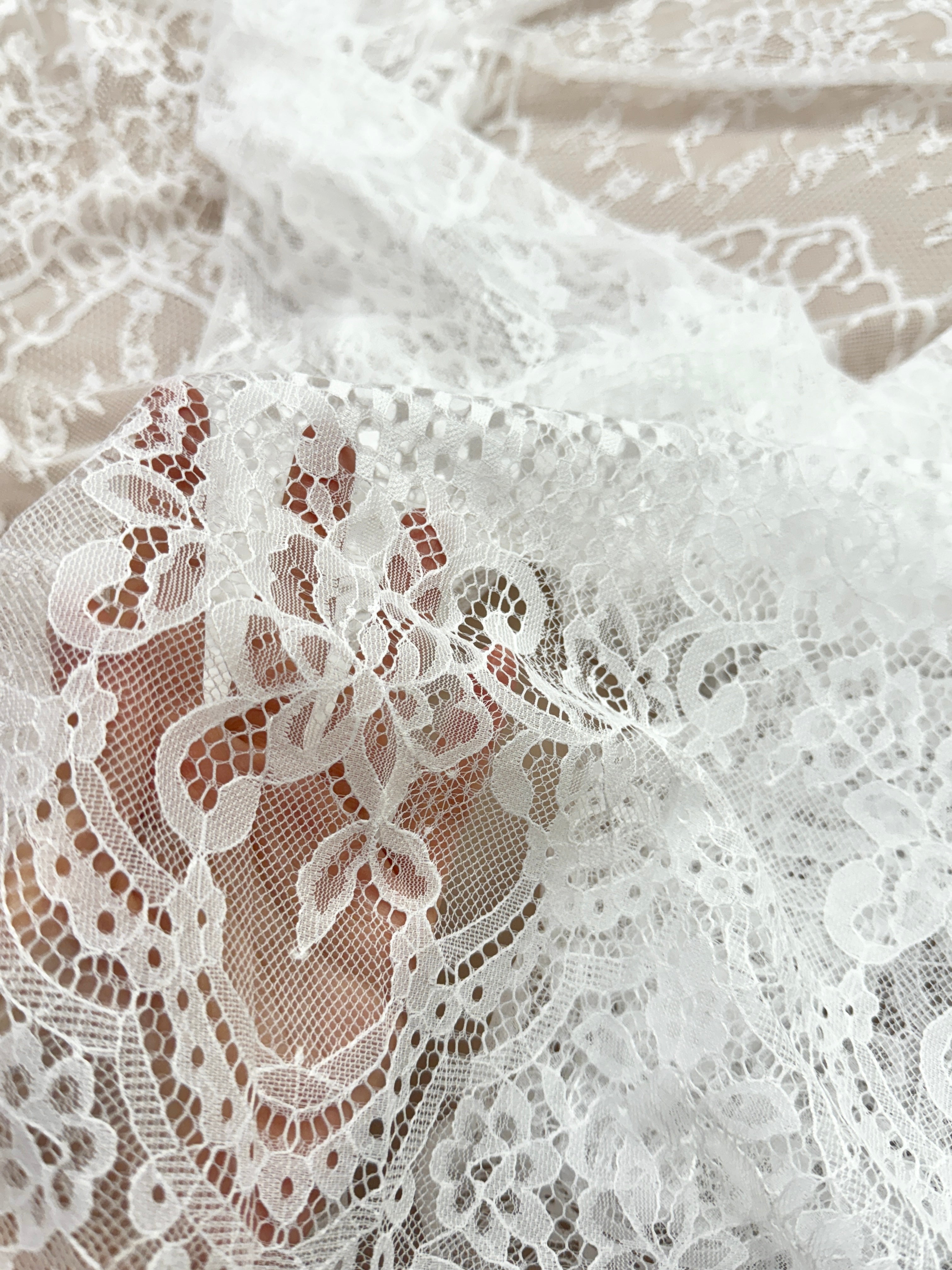 Csipke Chantilly Ivory - 3 m darab