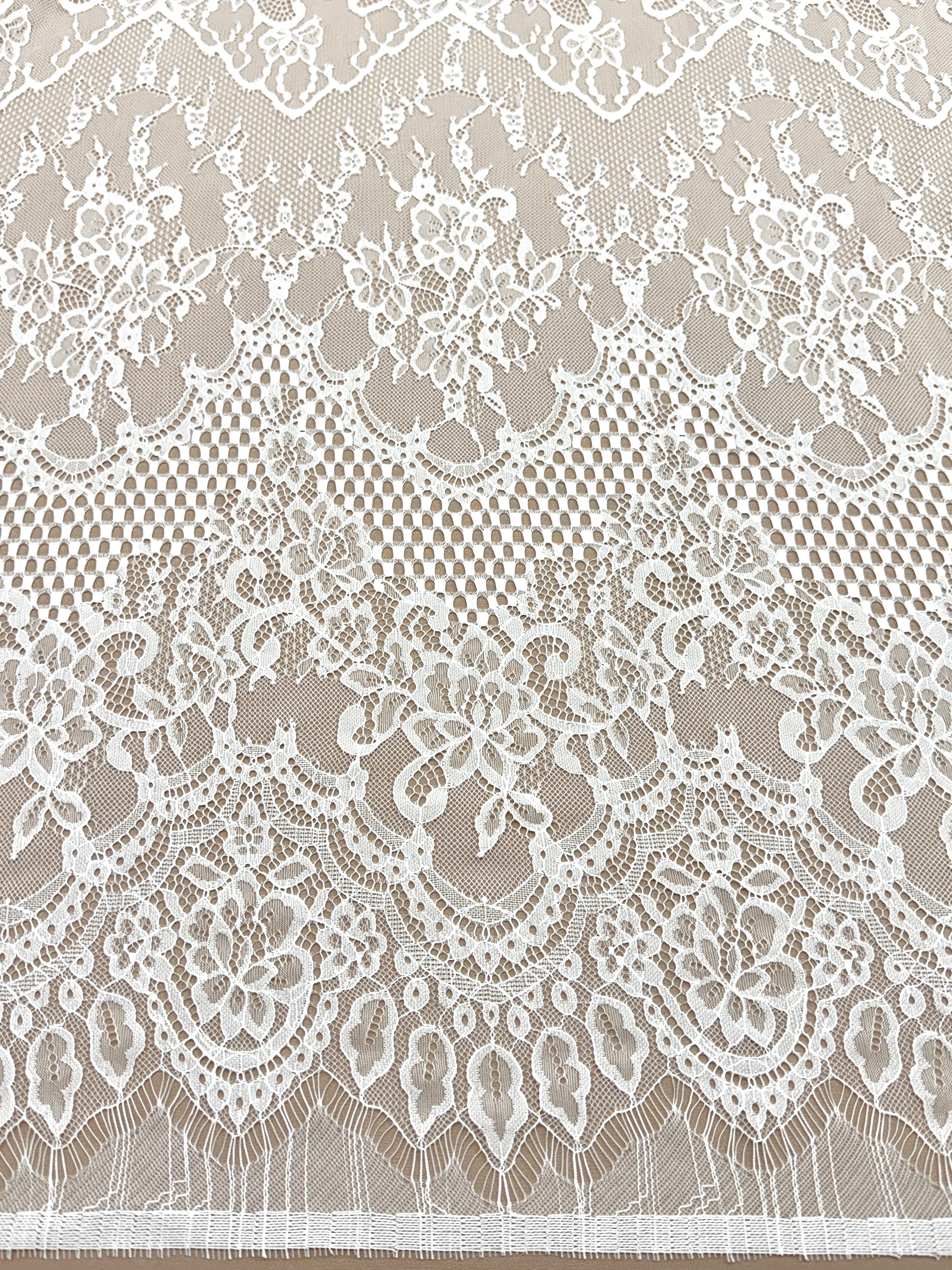 Csipke Chantilly Ivory - 3 m darab