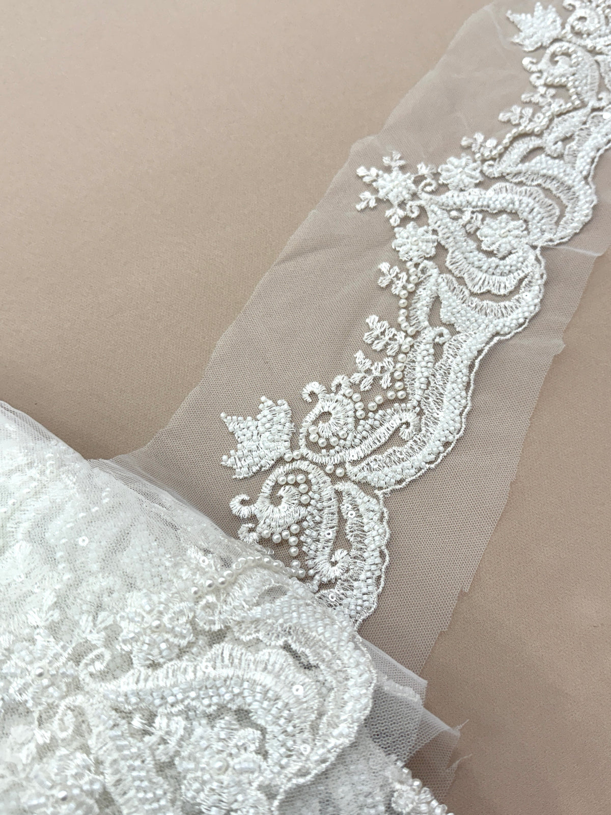 Dantela Bordura cu Perle, Margele si Paiete