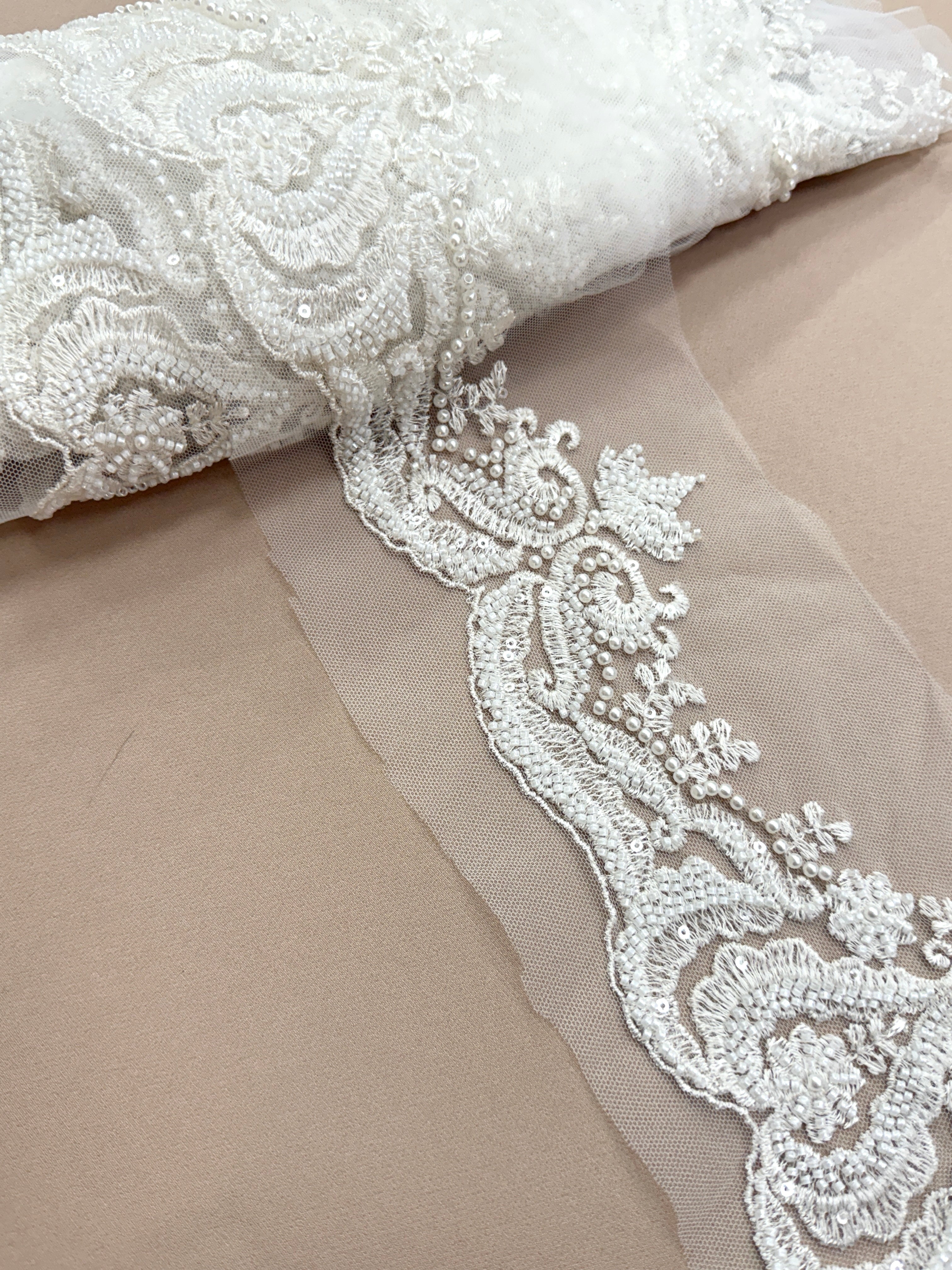 Dantela Bordura cu Perle, Margele si Paiete