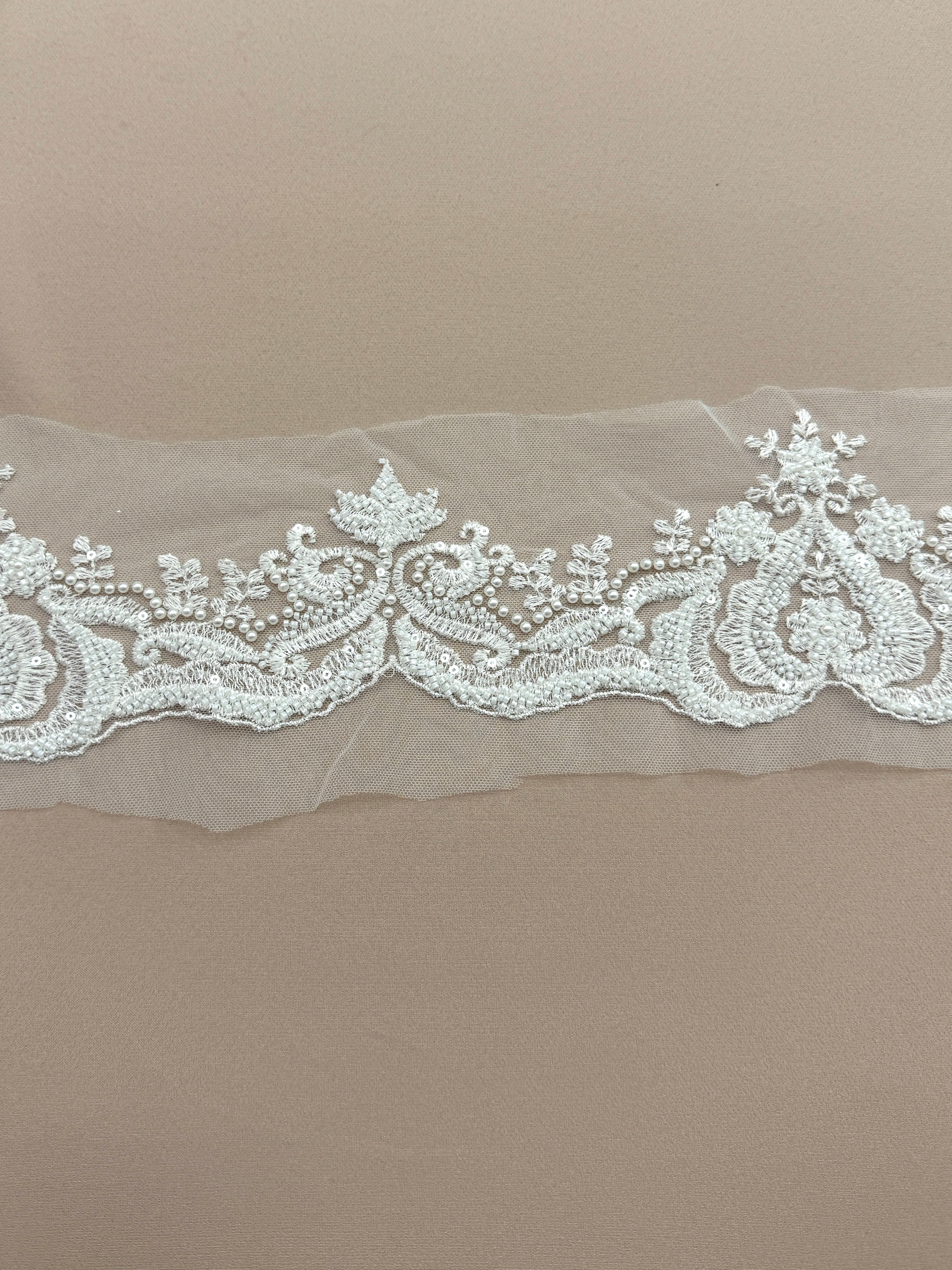 Dantela Bordura cu Perle, Margele si Paiete