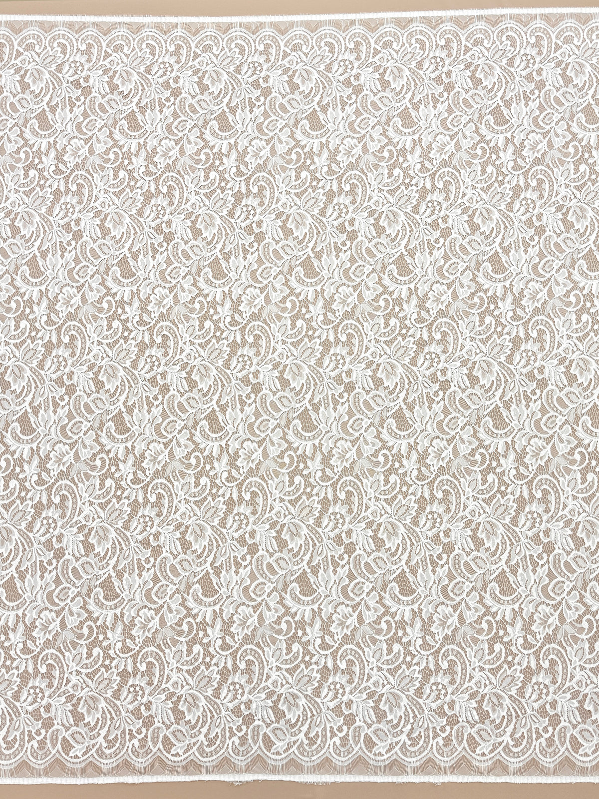 Csipke Chantilly Ivory - 3 m-es darab