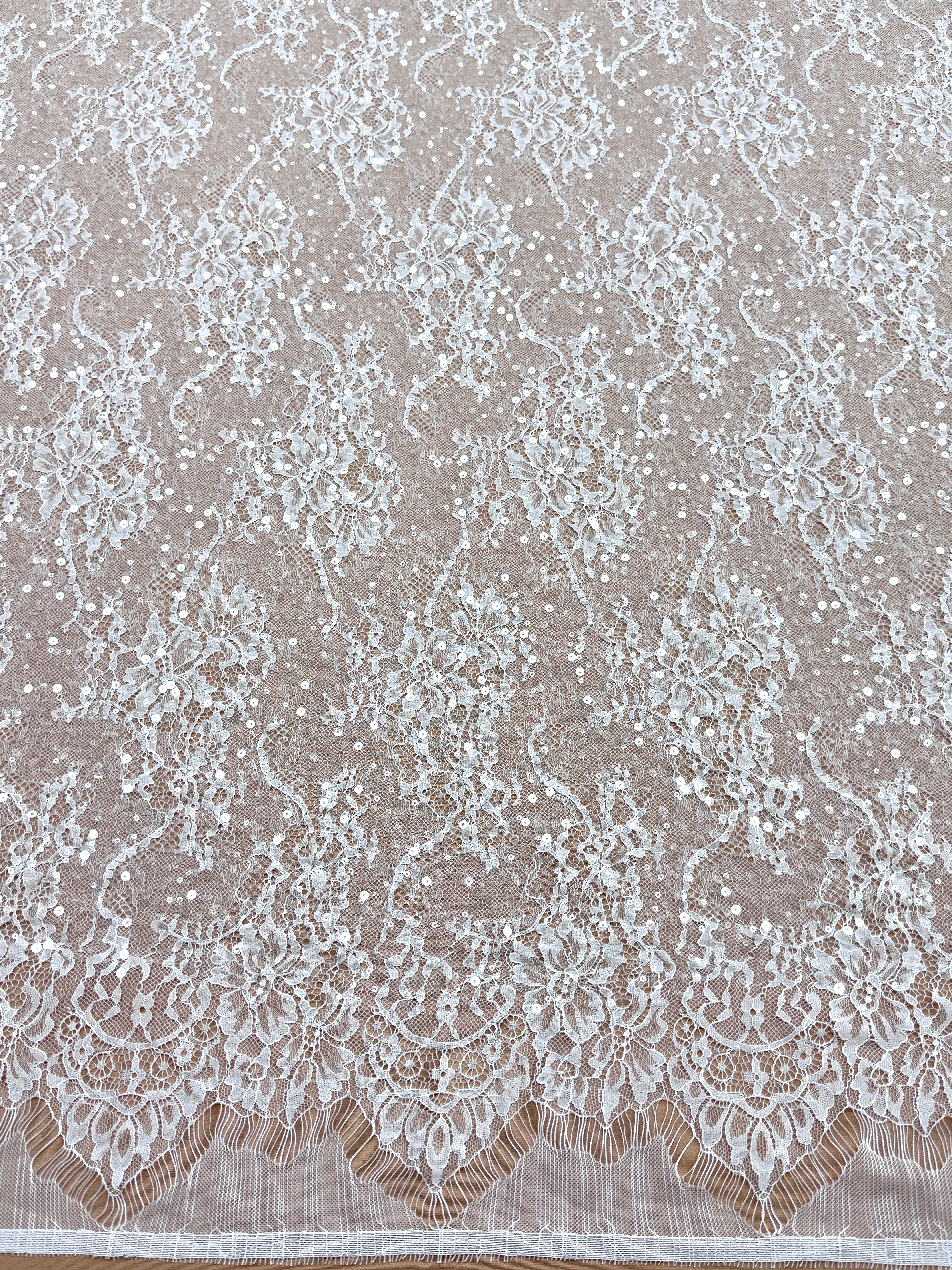 Dantela Chantilly Ivory cu Paiete - Cupon 3 m