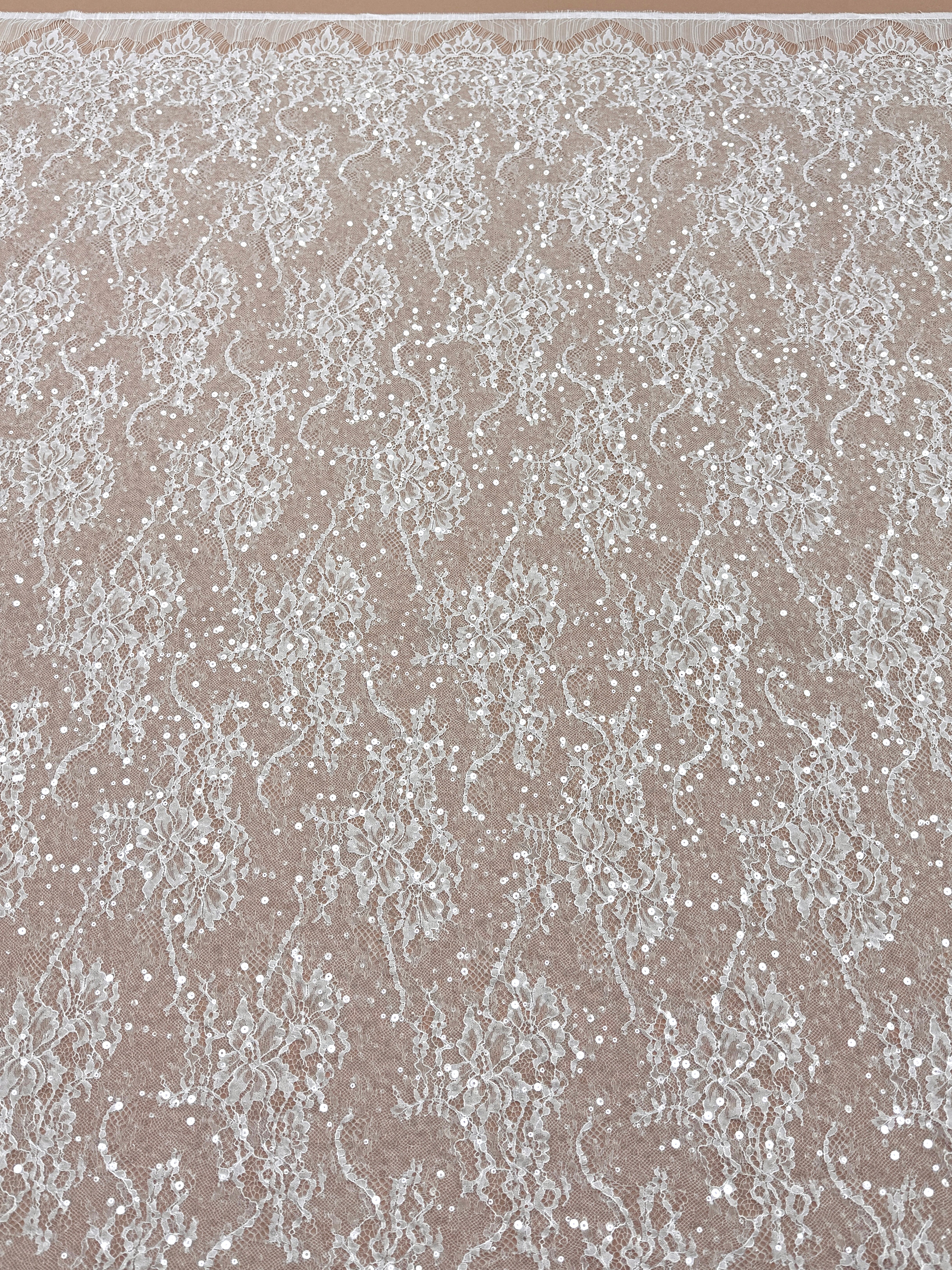 Dantela Chantilly Ivory cu Paiete - Cupon 3 m