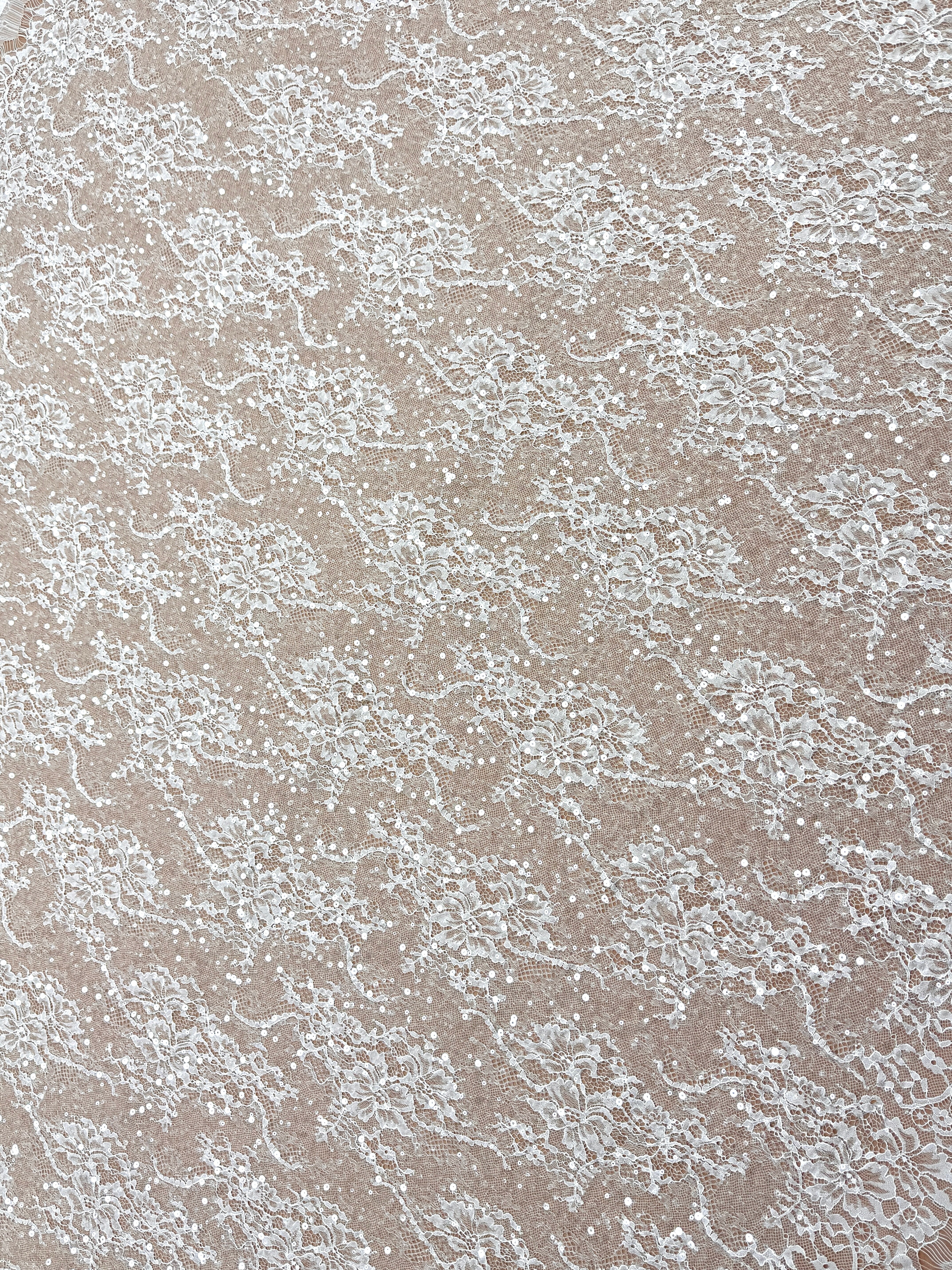 Dantela Chantilly Ivory cu Paiete - Cupon 3 m