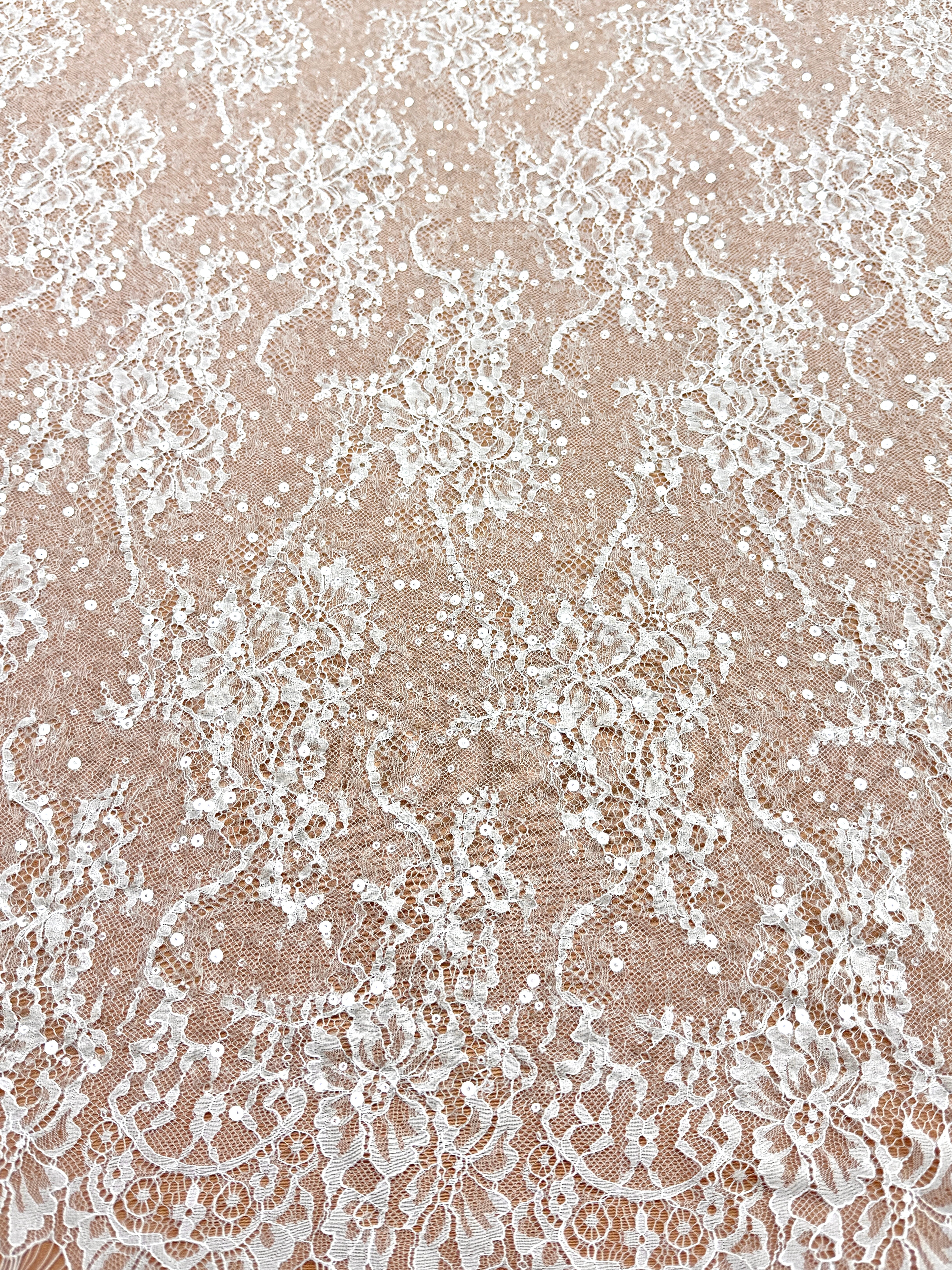 Dantela Chantilly Ivory cu Paiete - Cupon 3 m