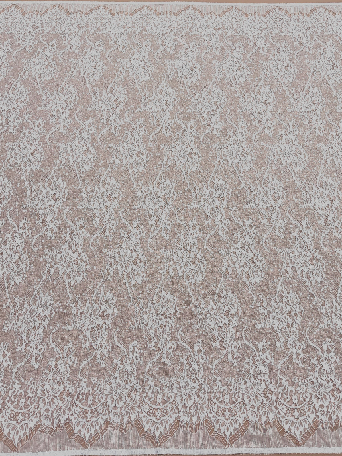 Dantela Chantilly Ivory cu Paiete - Cupon 3 m