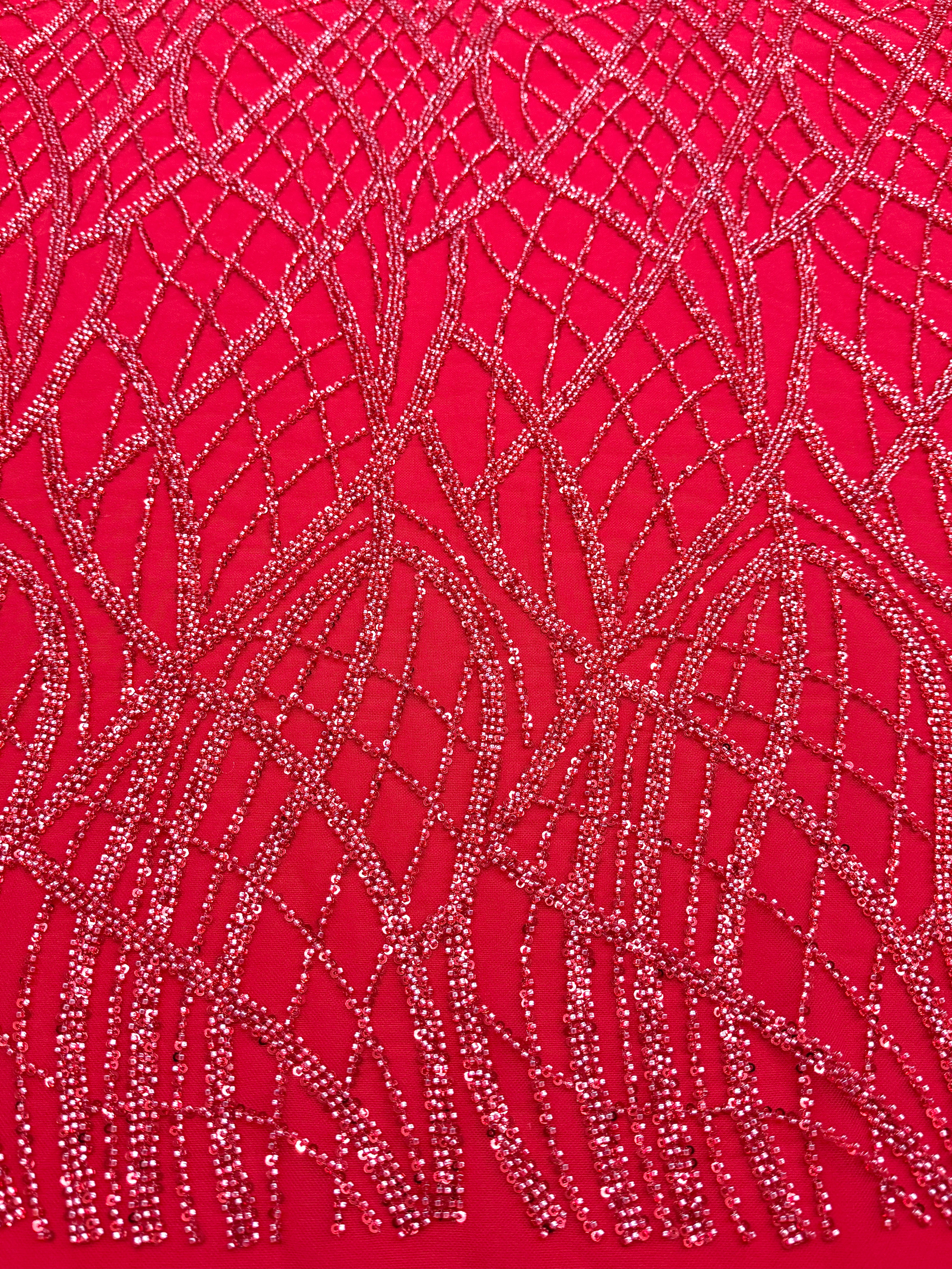 Dantela Couture Rosie cu Model Liniar, cu Margele si Paiete