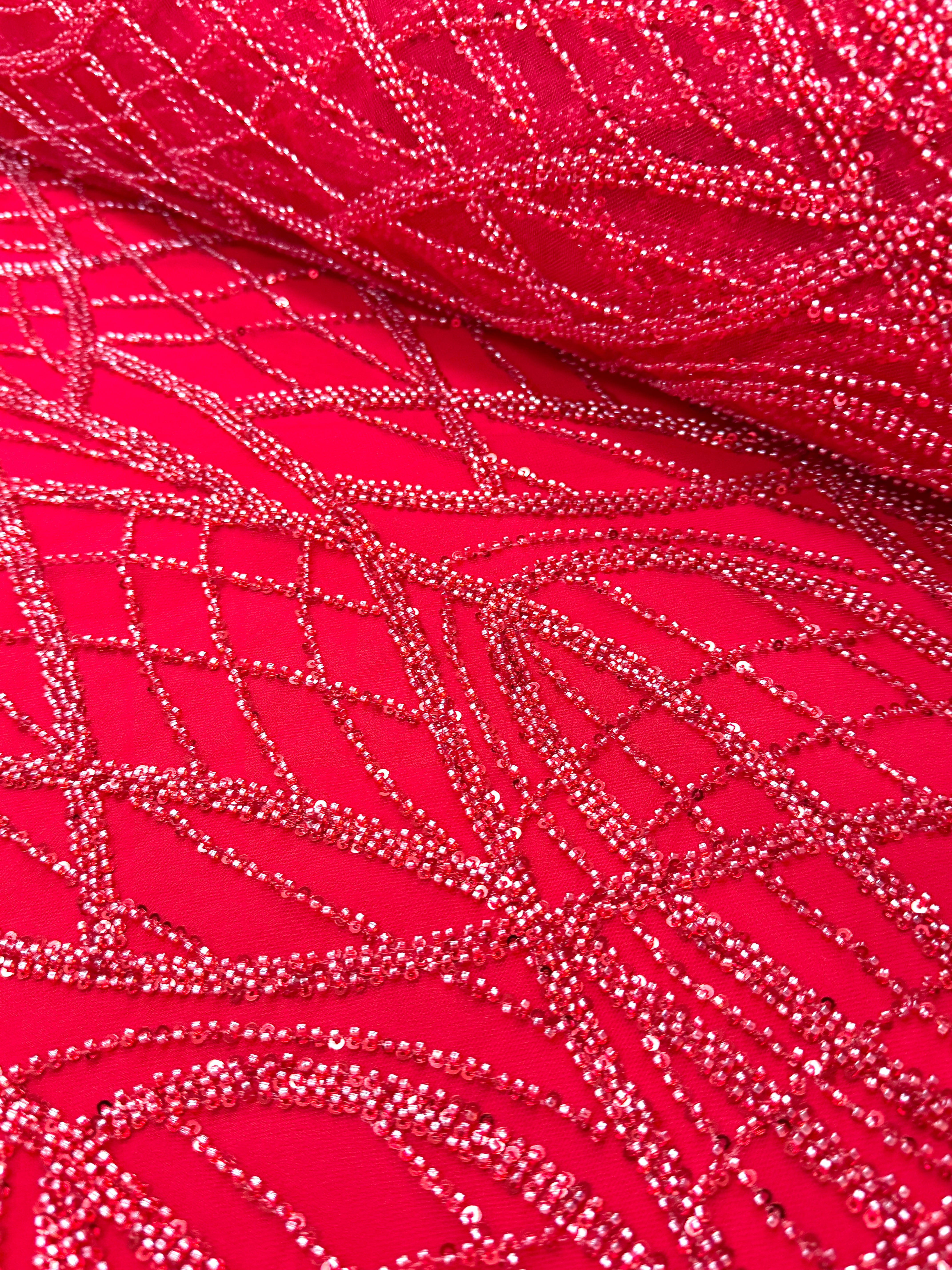 Dantela Couture Rosie cu Model Liniar, cu Margele si Paiete