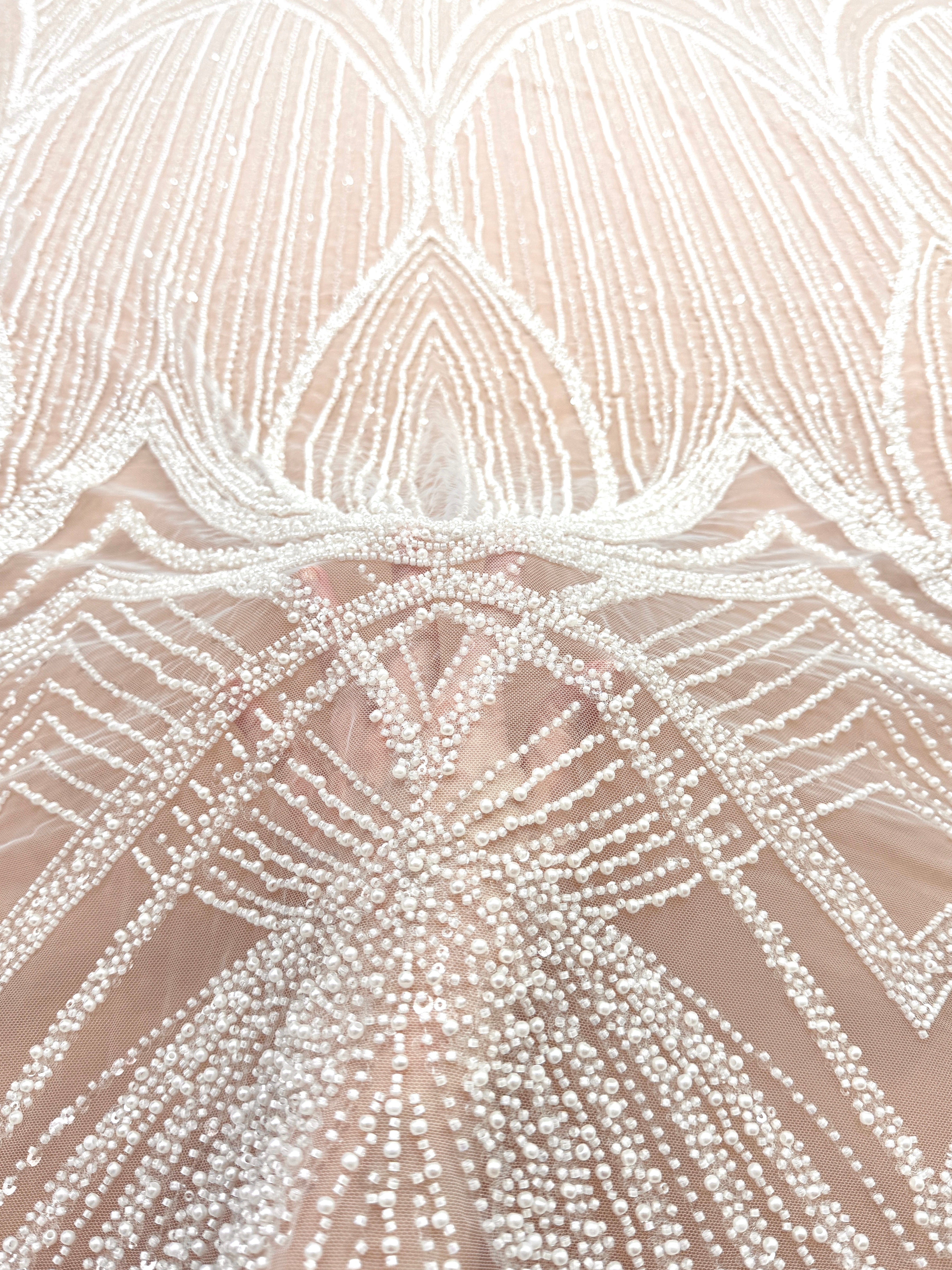 Dantela Ivory cu Model Geometric, cu Perle, Margele si Paiete