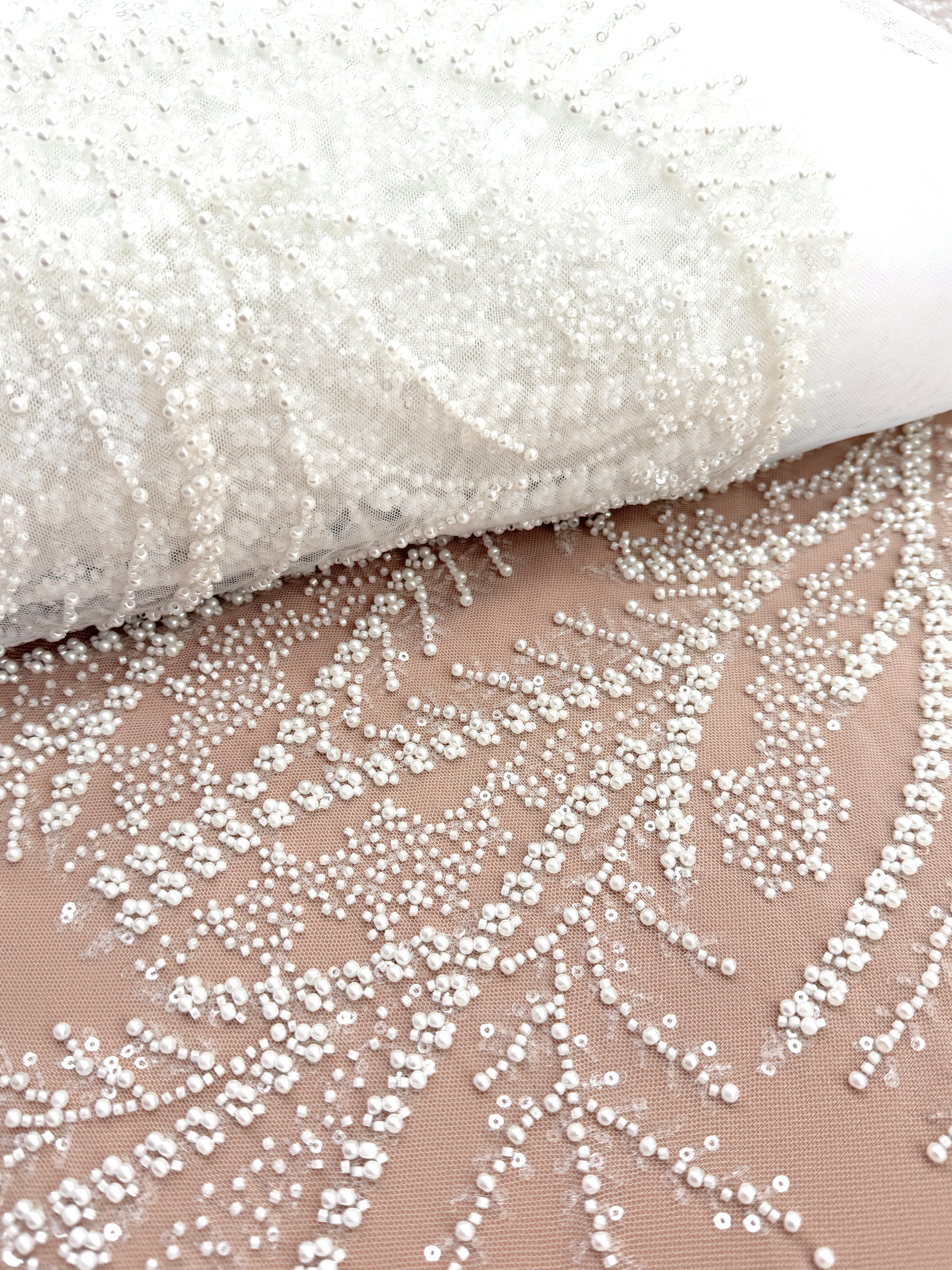 Dantela Ivory cu Model Geometric, cu Perle, Margele si Paiete