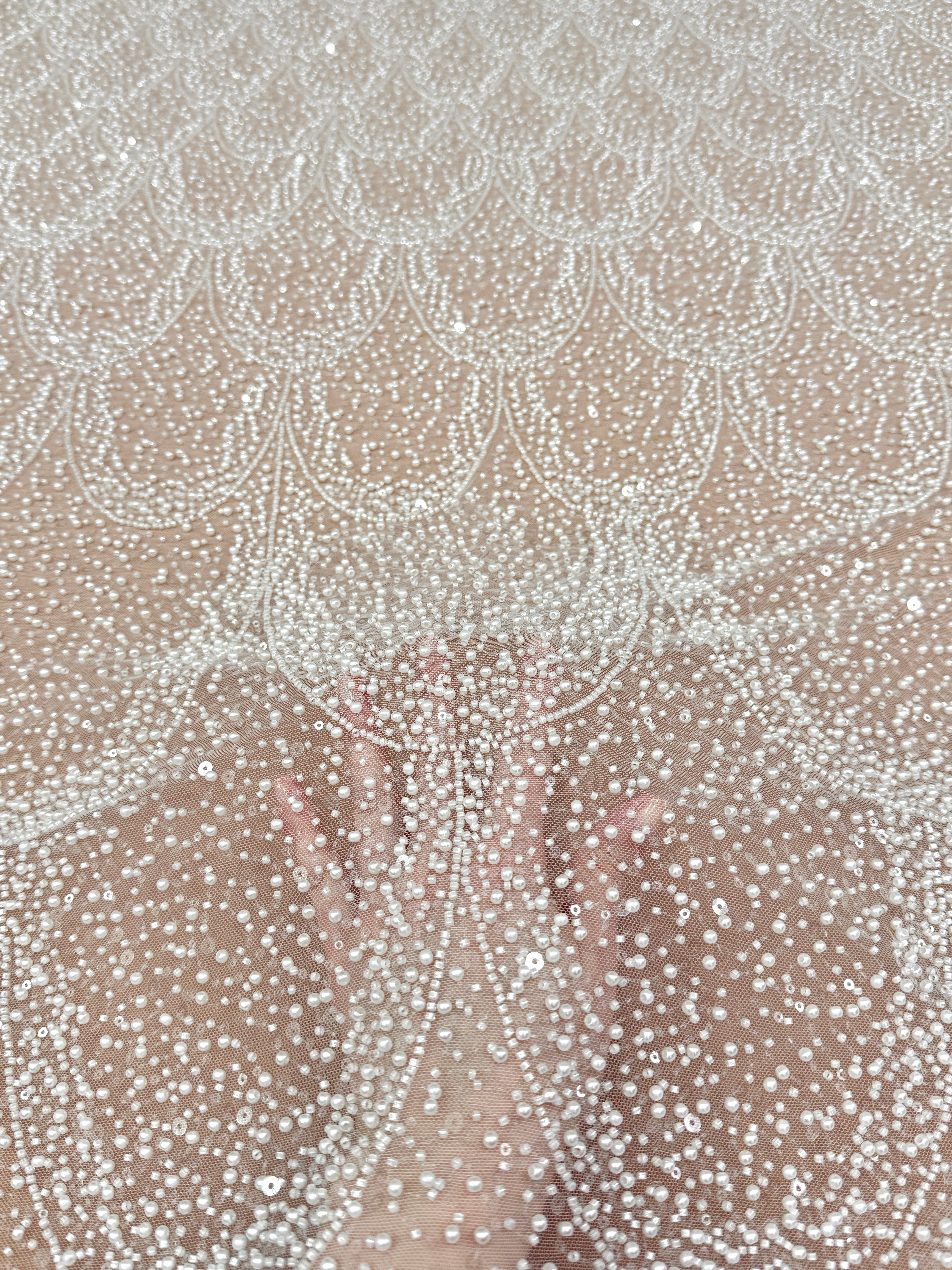 Dantela Ivory cu Model Geometric, cu Perle, Margele si Paiete