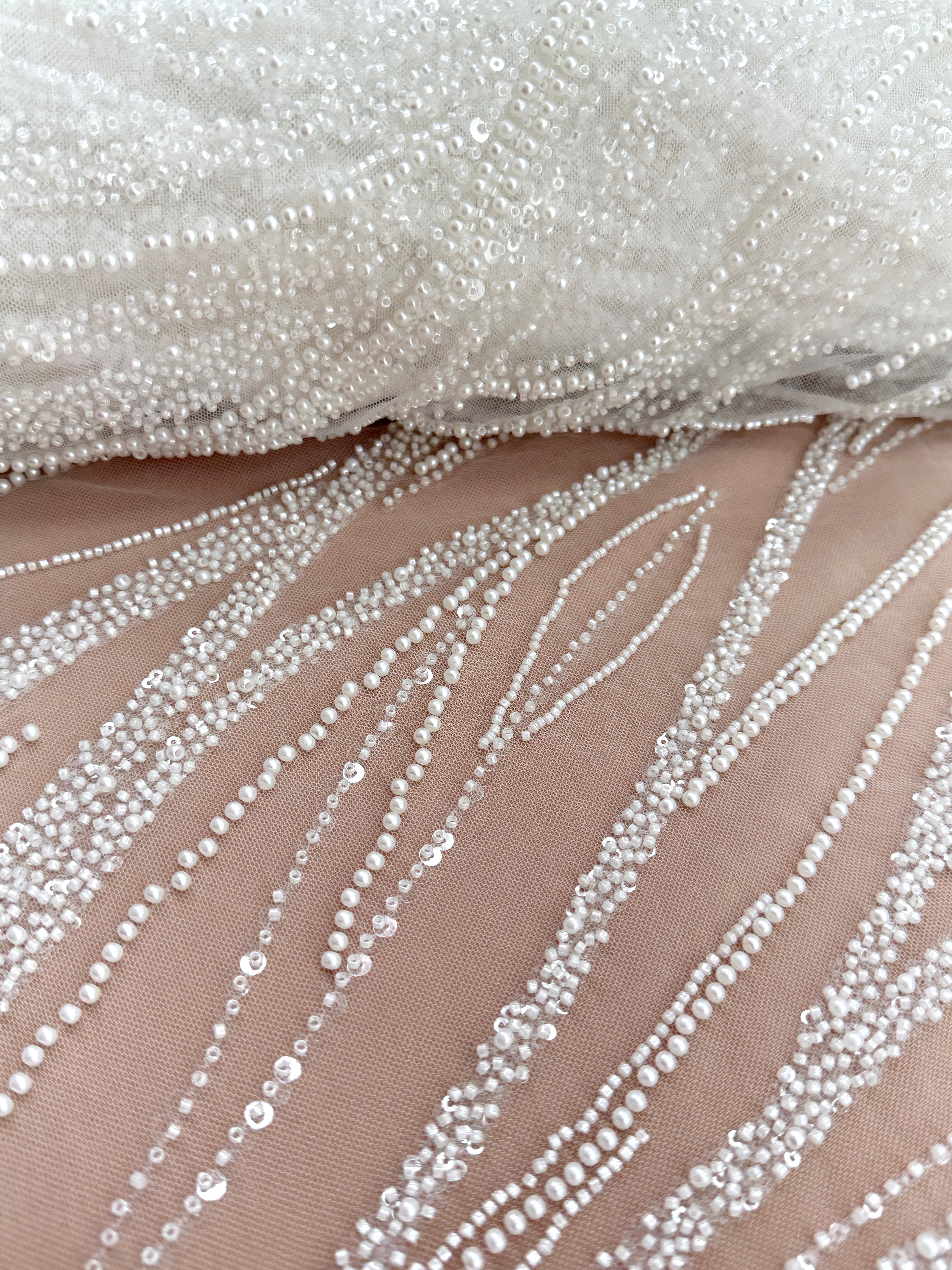 Dantela Ivory cu Model Geometric, cu Perle, Margele si Paiete