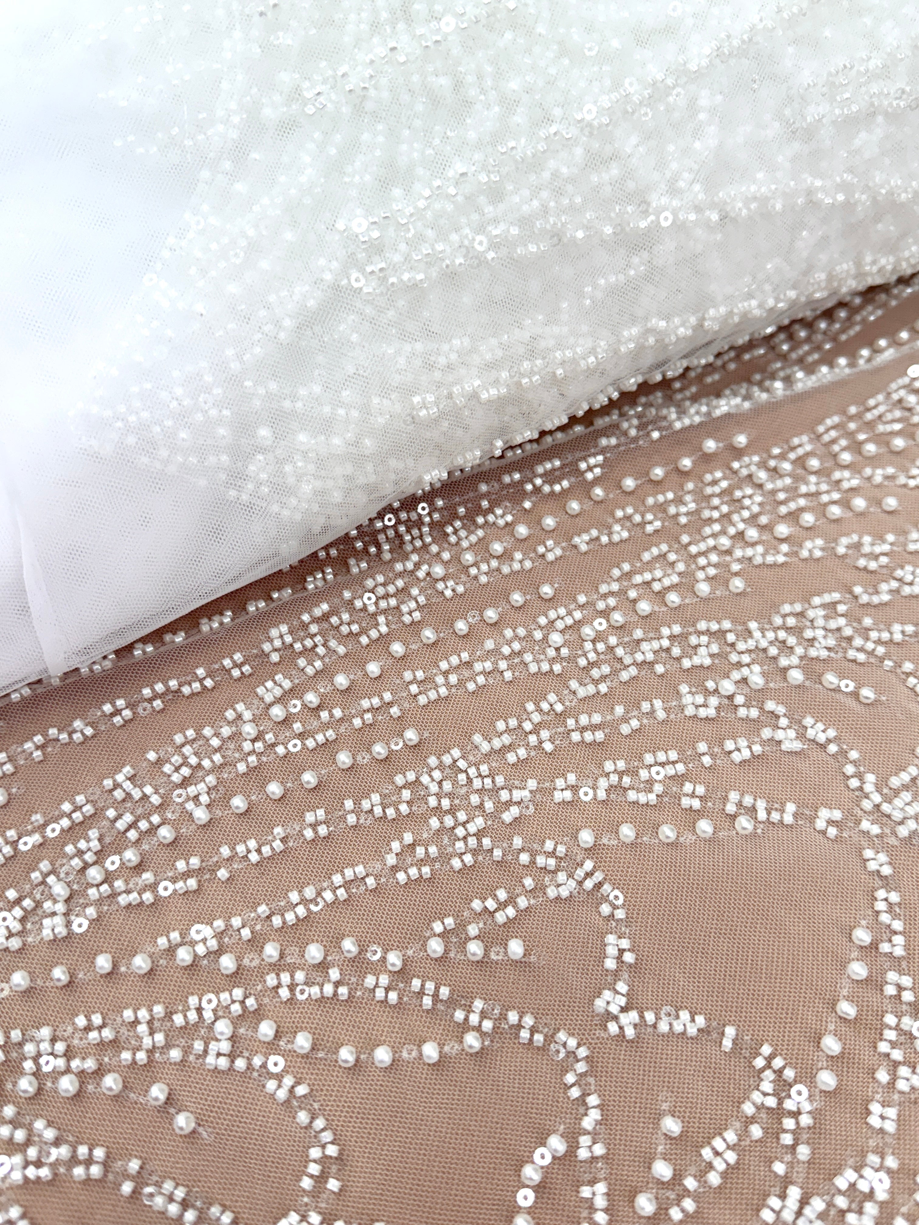 Dantela Ivory cu Model Liniar, cu Margele si Paiete