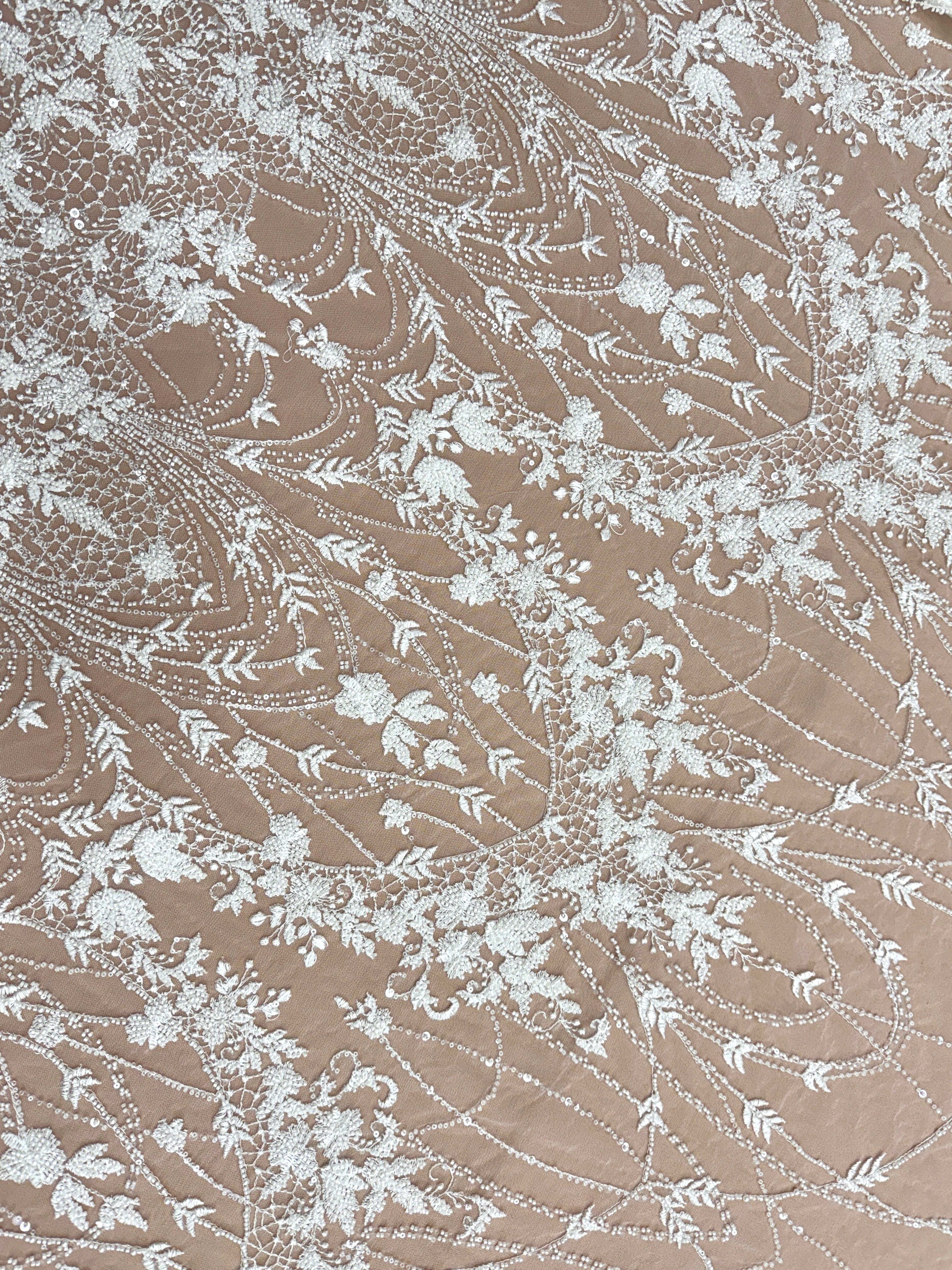 Dantela Ivory cu Model Geometric, cu Perle, Margele si Paiete