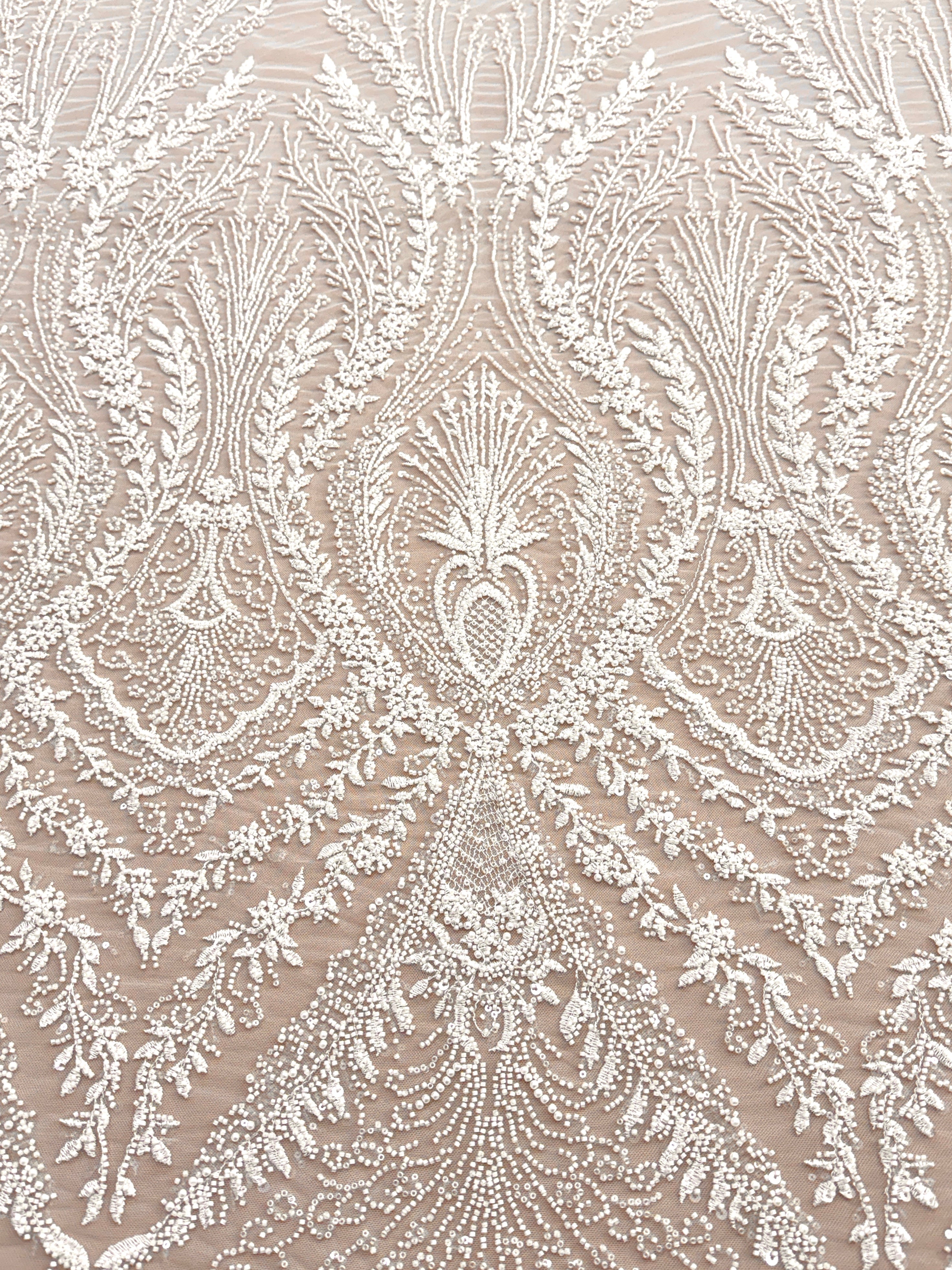 Dantela Ivory cu Model Geometric, cu Perle, Margele si Paiete