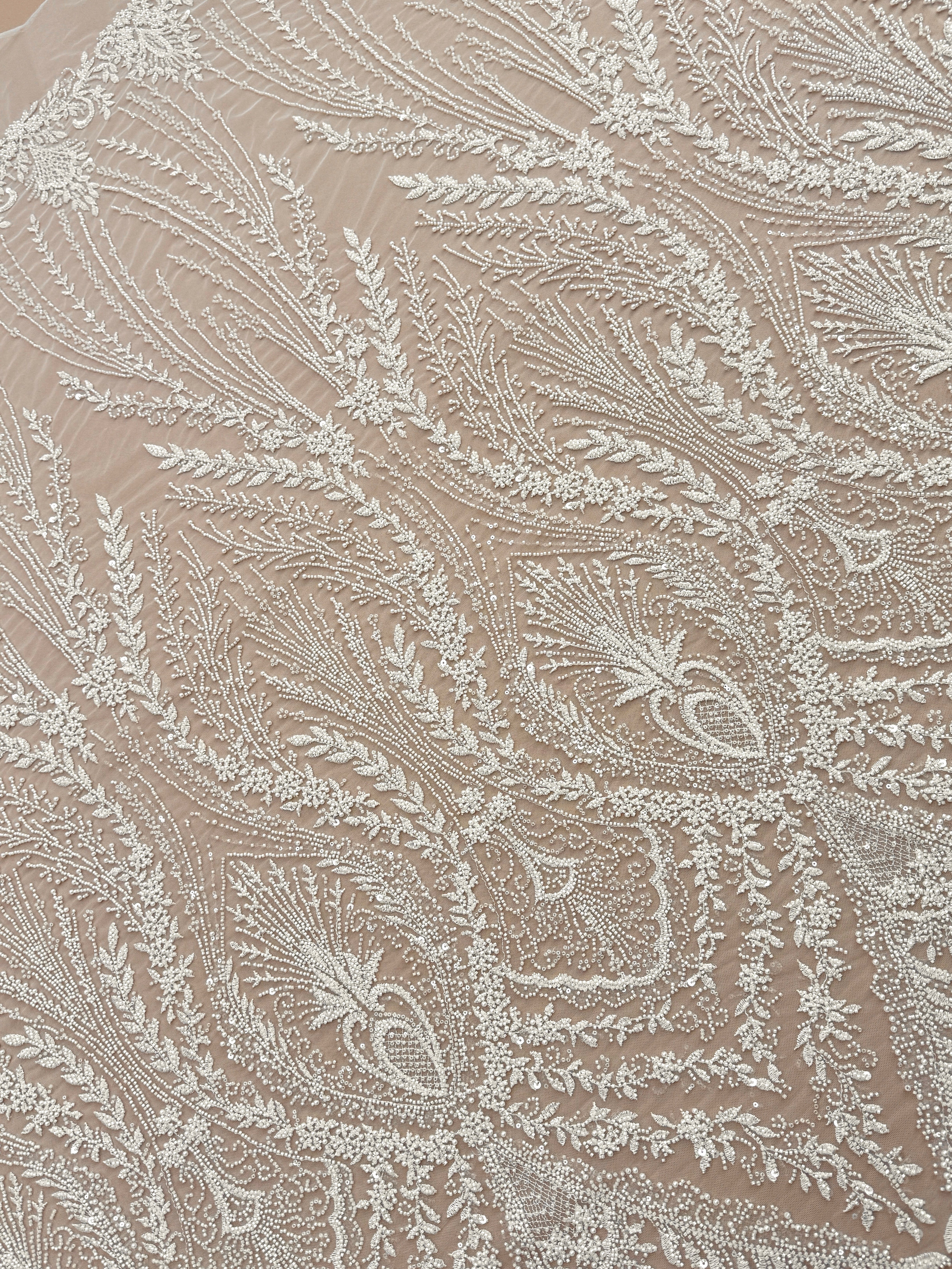 Dantela Ivory cu Model Geometric, cu Perle, Margele si Paiete