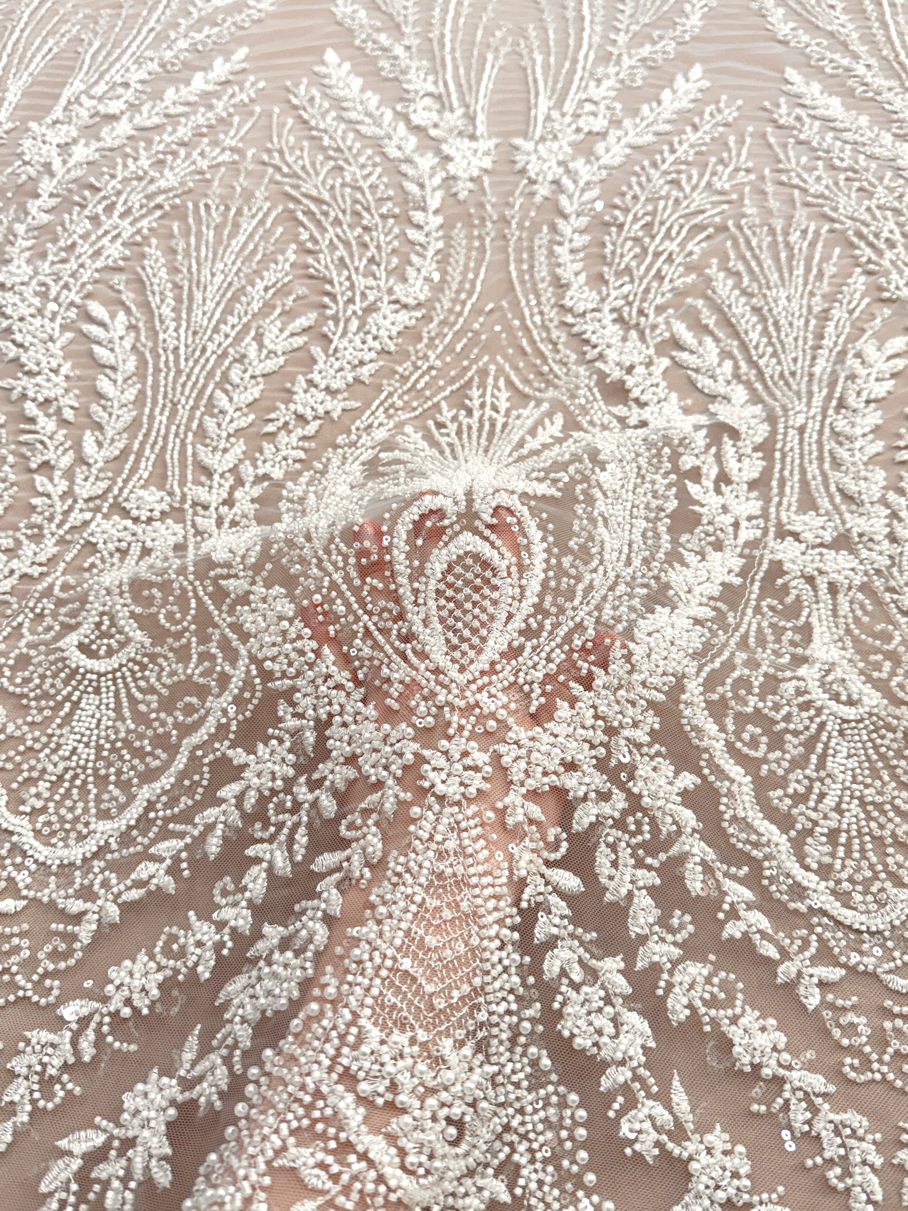 Dantela Ivory cu Model Geometric, cu Perle, Margele si Paiete