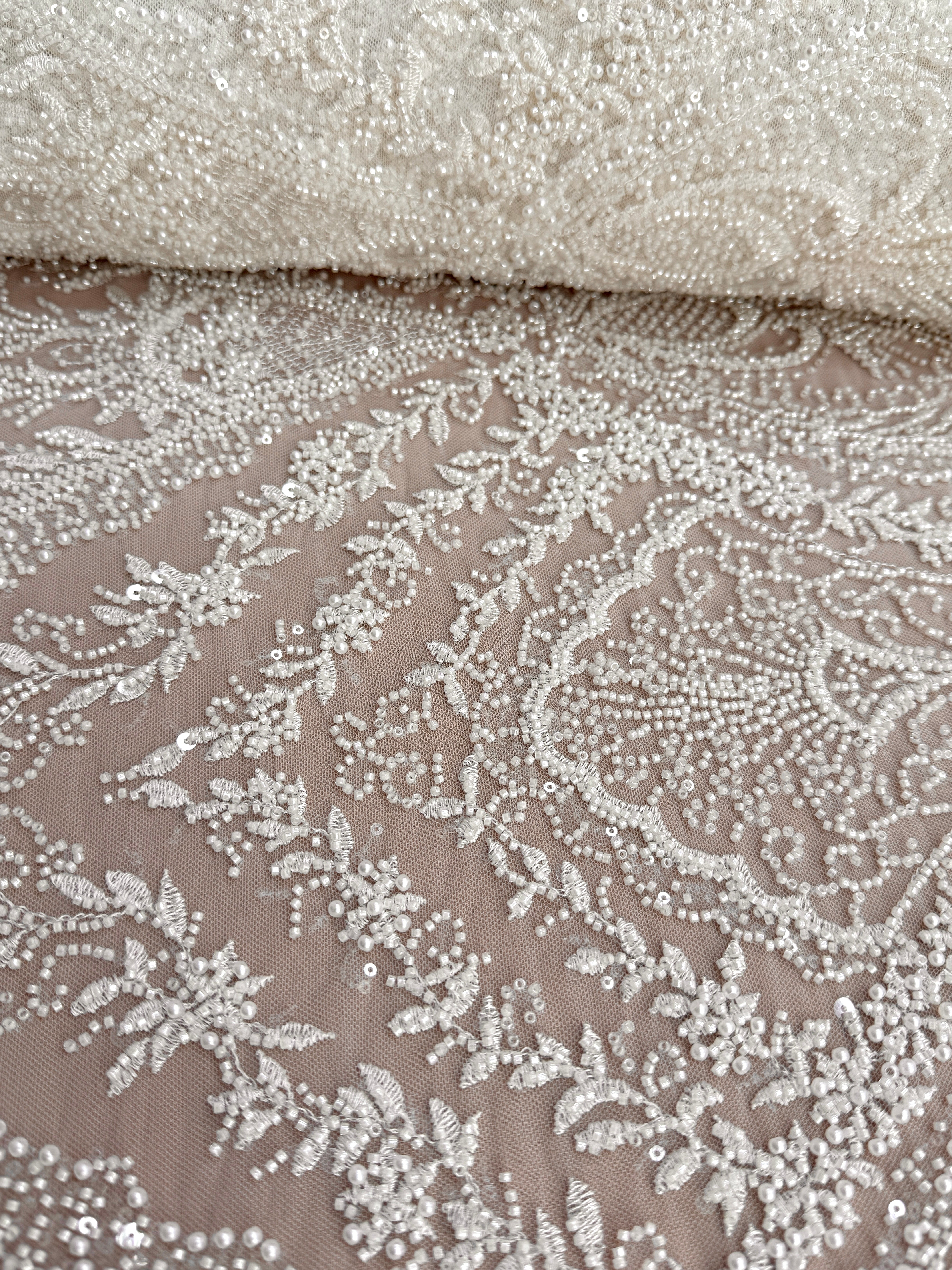 Dantela Ivory cu Model Geometric, cu Perle, Margele si Paiete