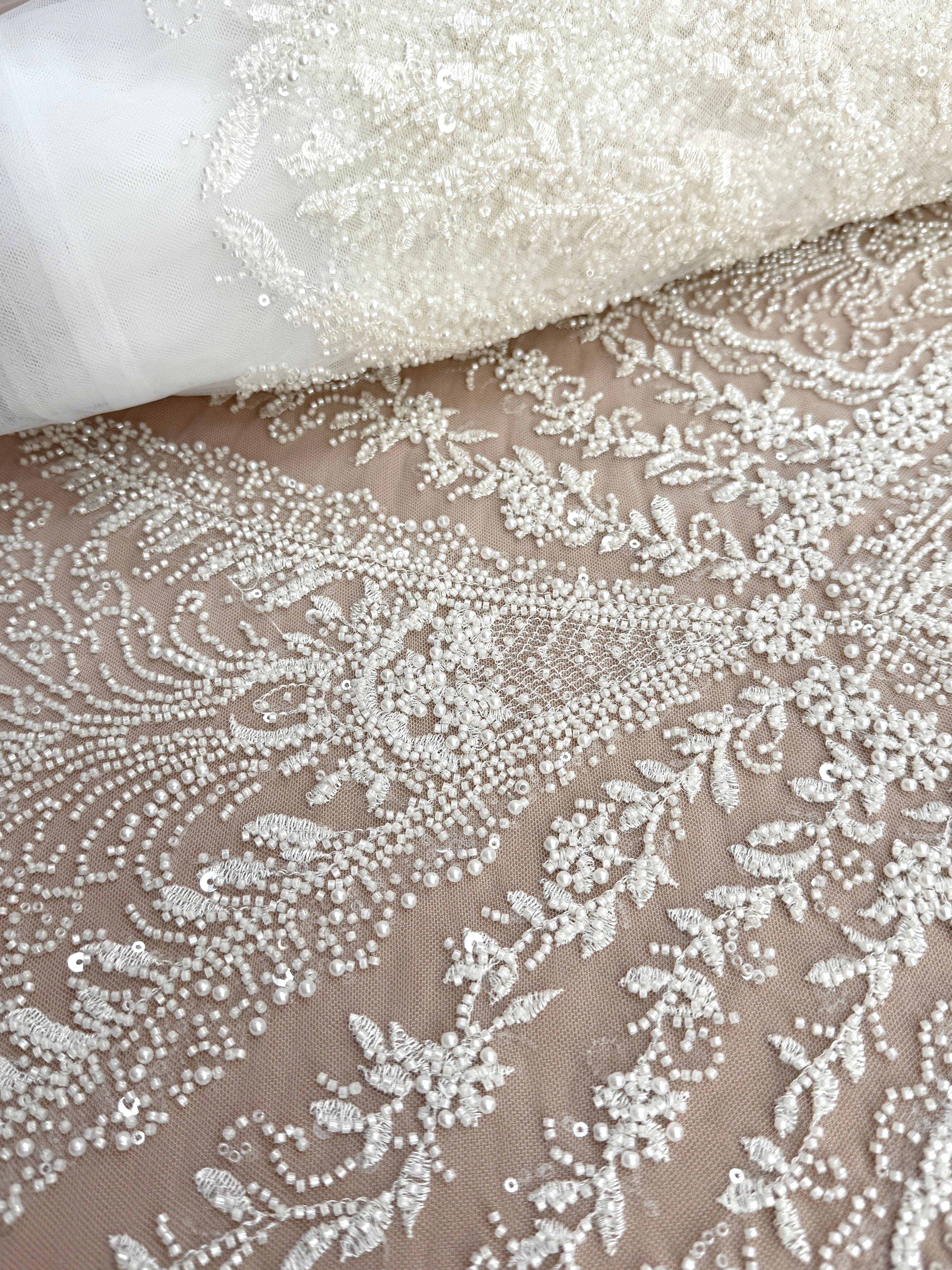Dantela Ivory cu Model Geometric, cu Perle, Margele si Paiete
